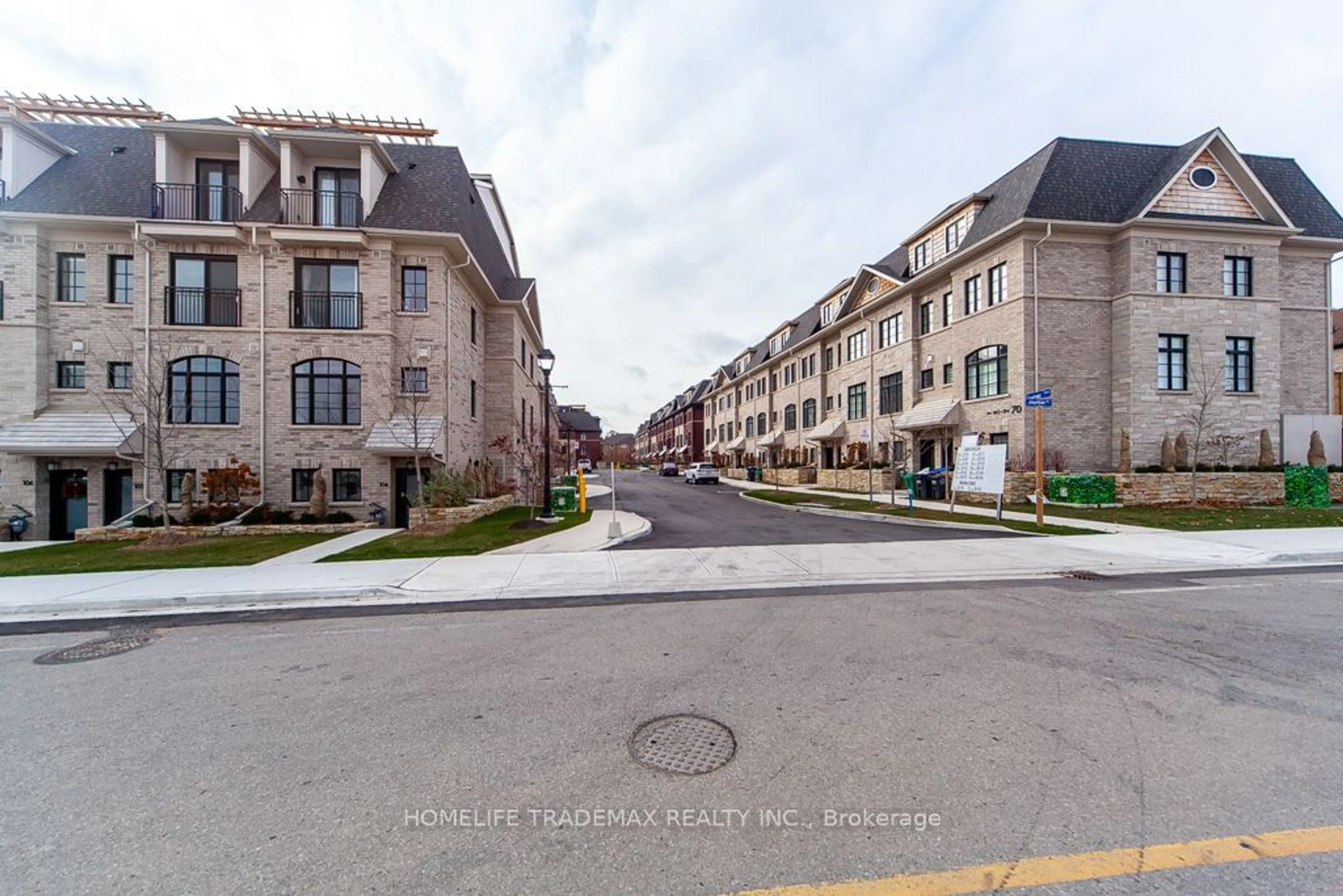 A pic from exterior of the house or condo, the street view for 70 Lunar Cres Cres #189, Mississauga Ontario L5M 2P6