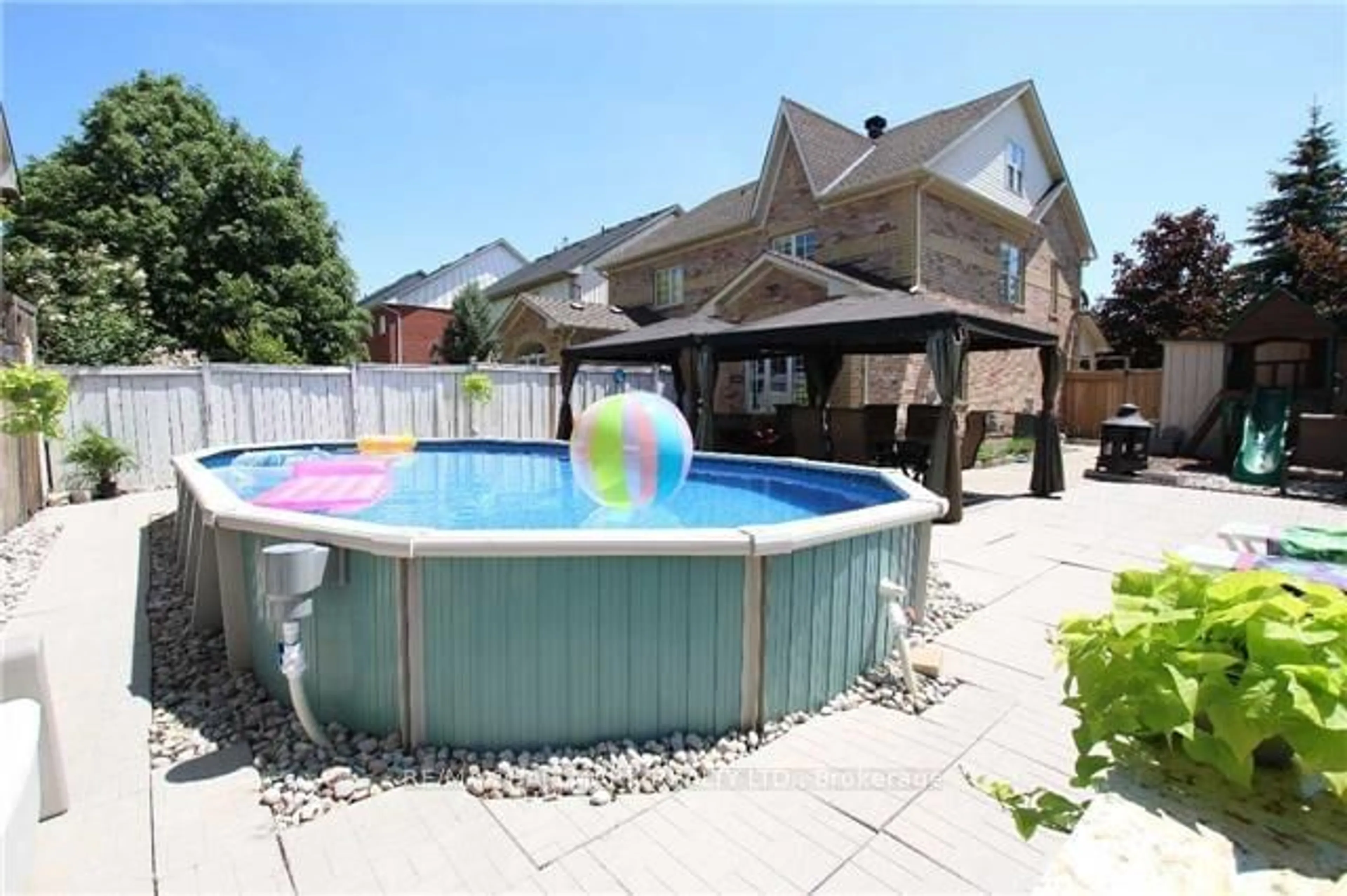 Indoor or outdoor pool for 6873 Shade House Crt, Mississauga Ontario L5W 1C3