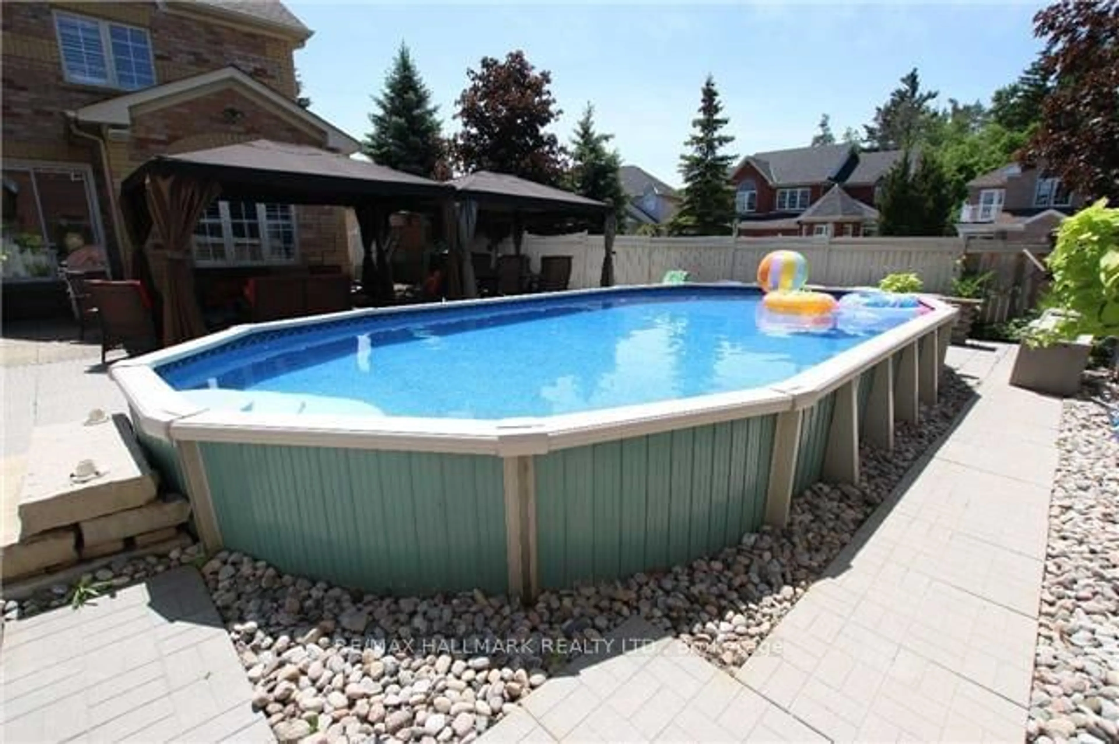 Indoor or outdoor pool for 6873 Shade House Crt, Mississauga Ontario L5W 1C3