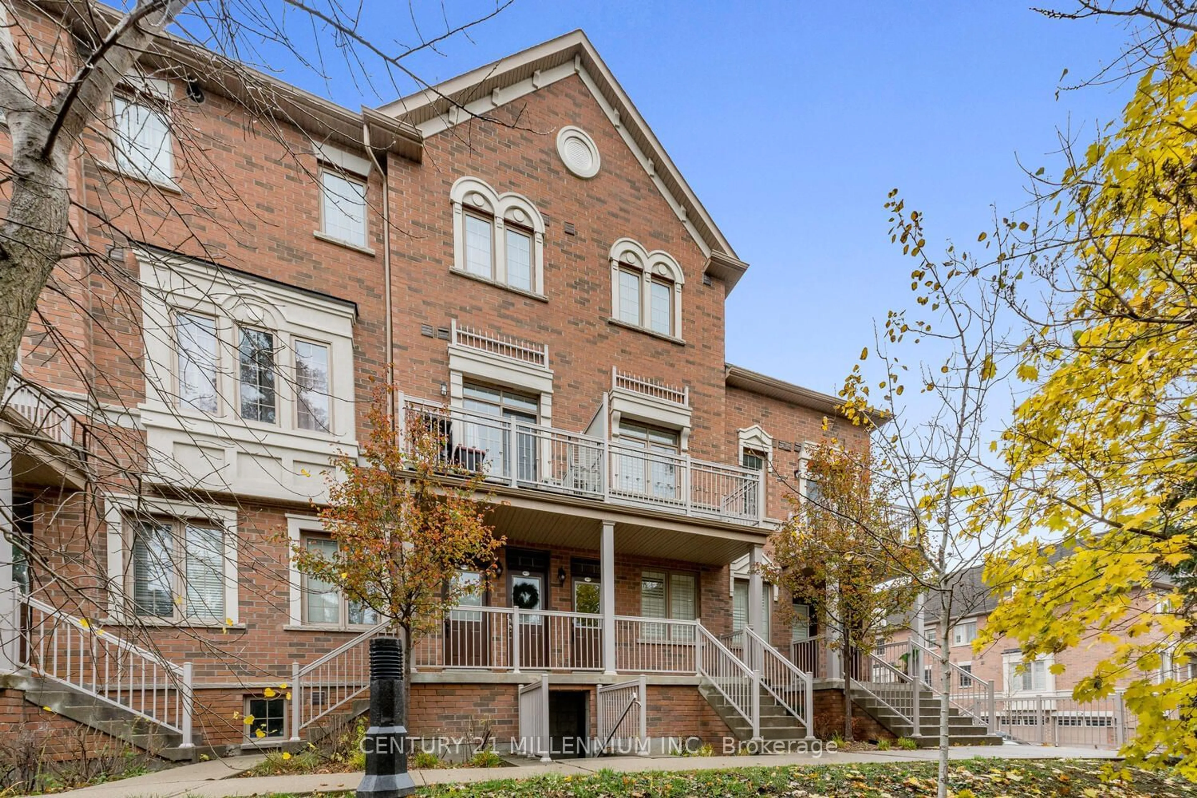 A pic from exterior of the house or condo, the front or back of building for 180 Howden Blvd #51, Brampton Ontario L6S 0E6