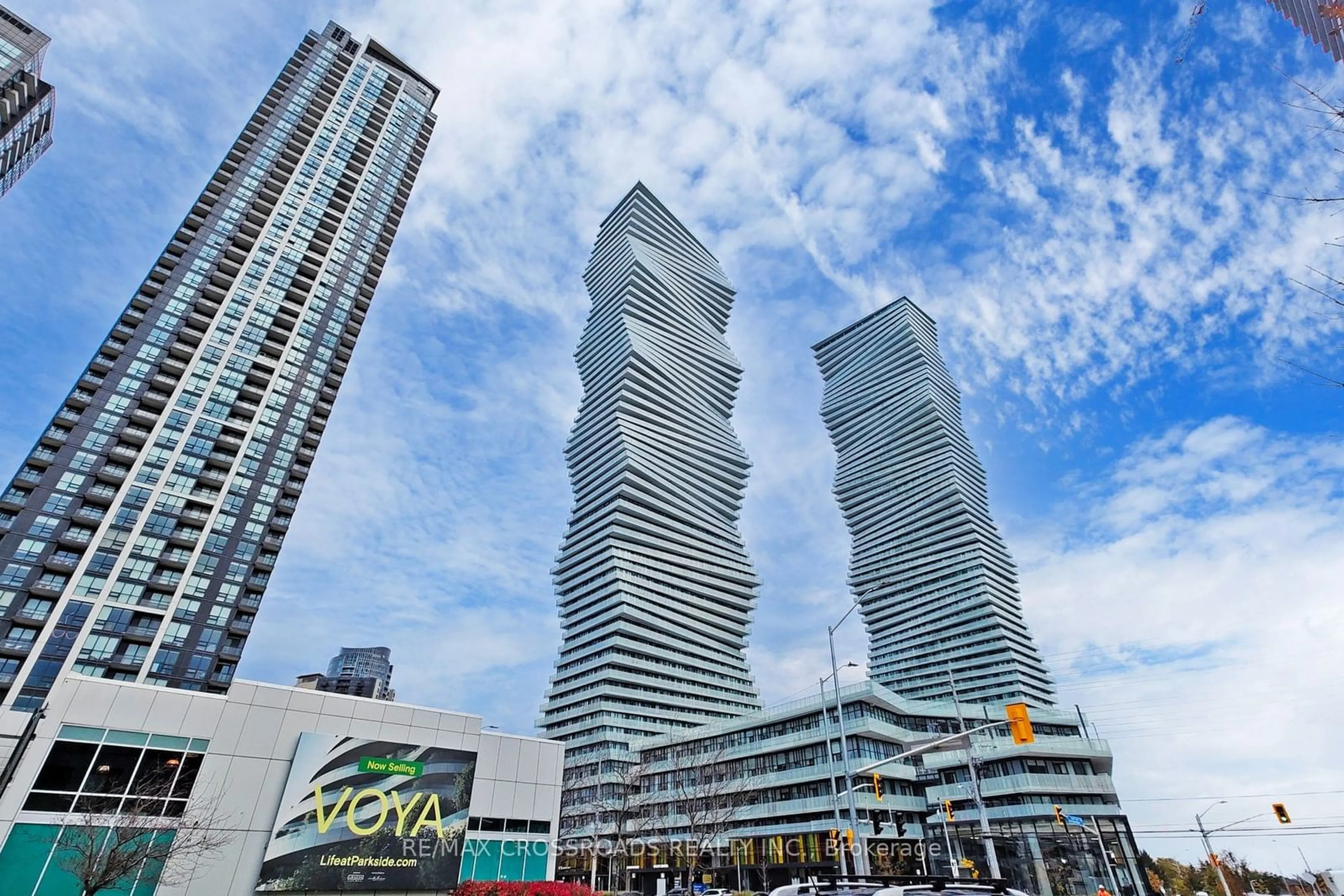 A pic from exterior of the house or condo, the street view for 3900 Confederation Pkwy #5804, Mississauga Ontario L5B 0M3