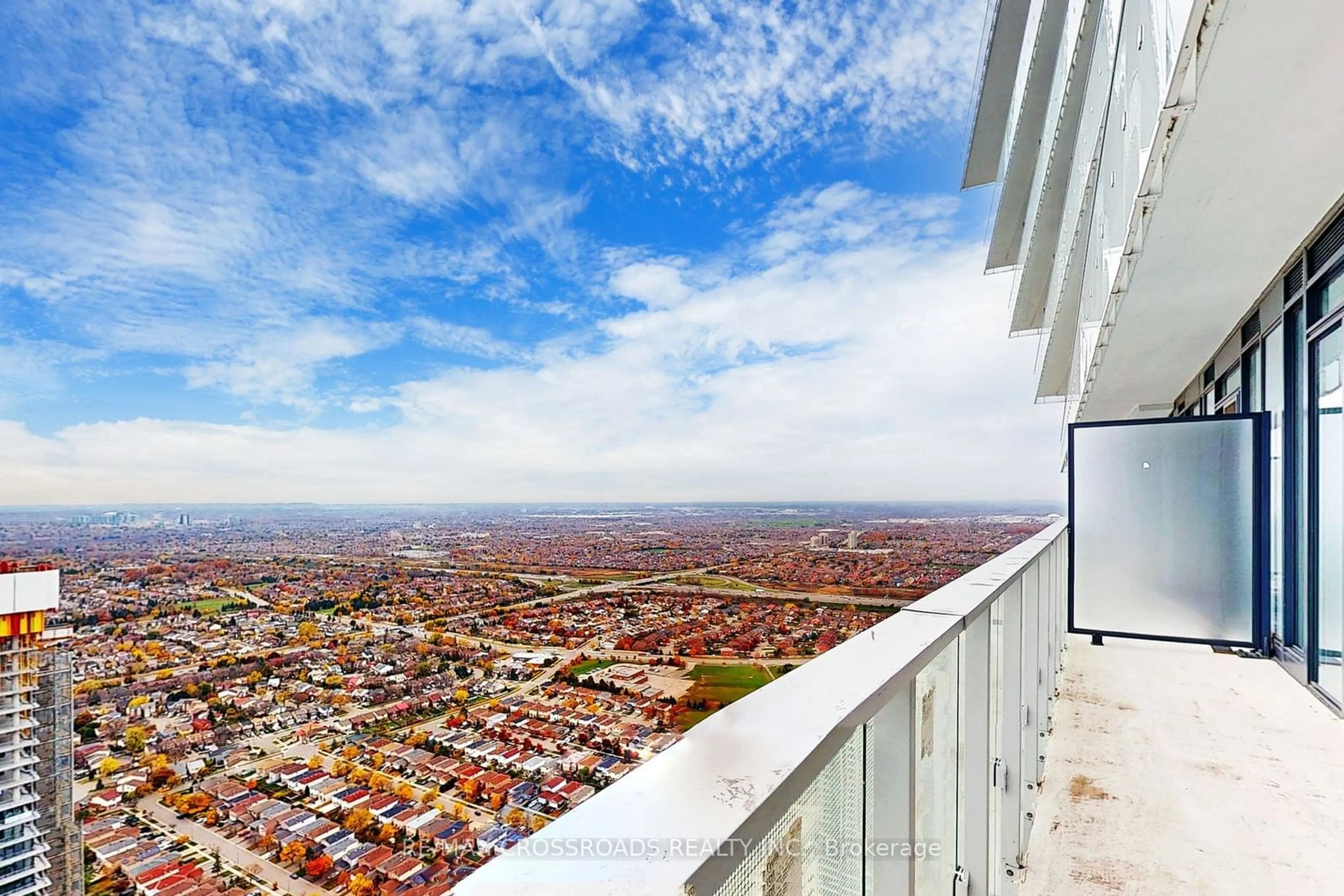 Balcony in the apartment, the street view for 3900 Confederation Pkwy #5804, Mississauga Ontario L5B 0M3