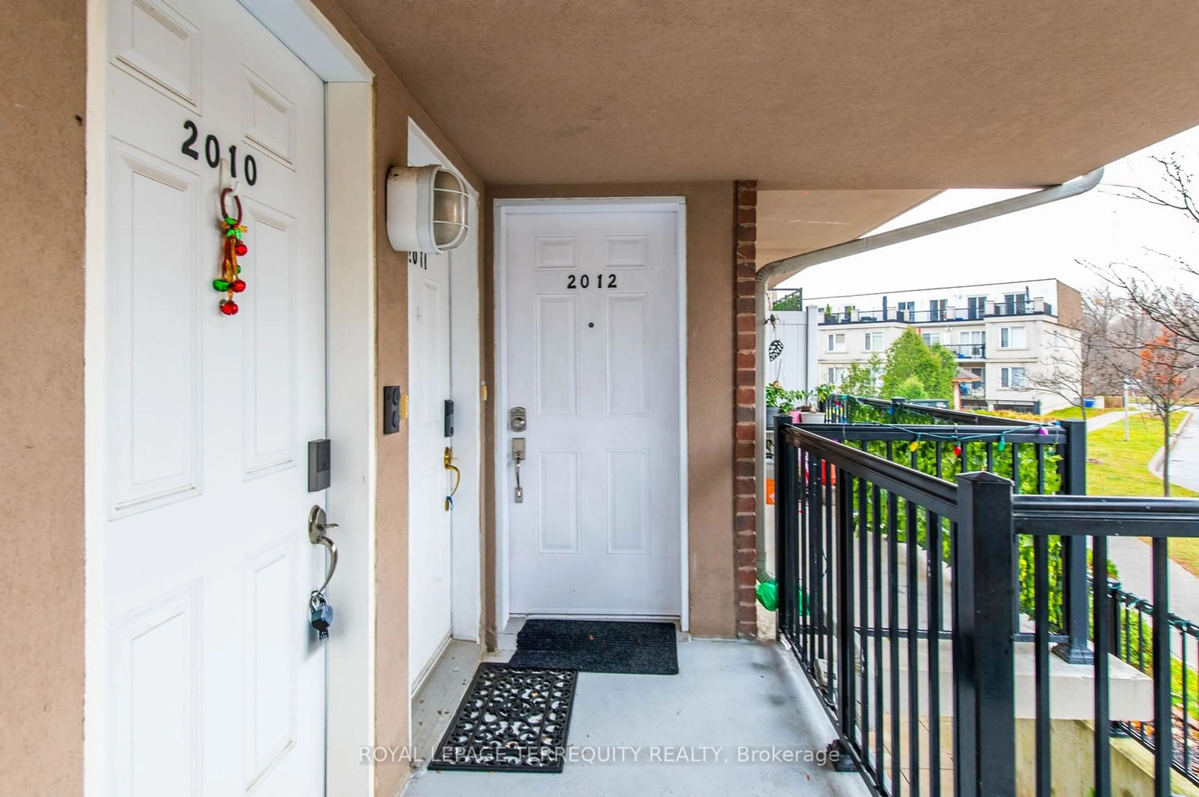 Indoor entryway for 3031 Finch Ave #2012, Toronto Ontario M9M 0A3