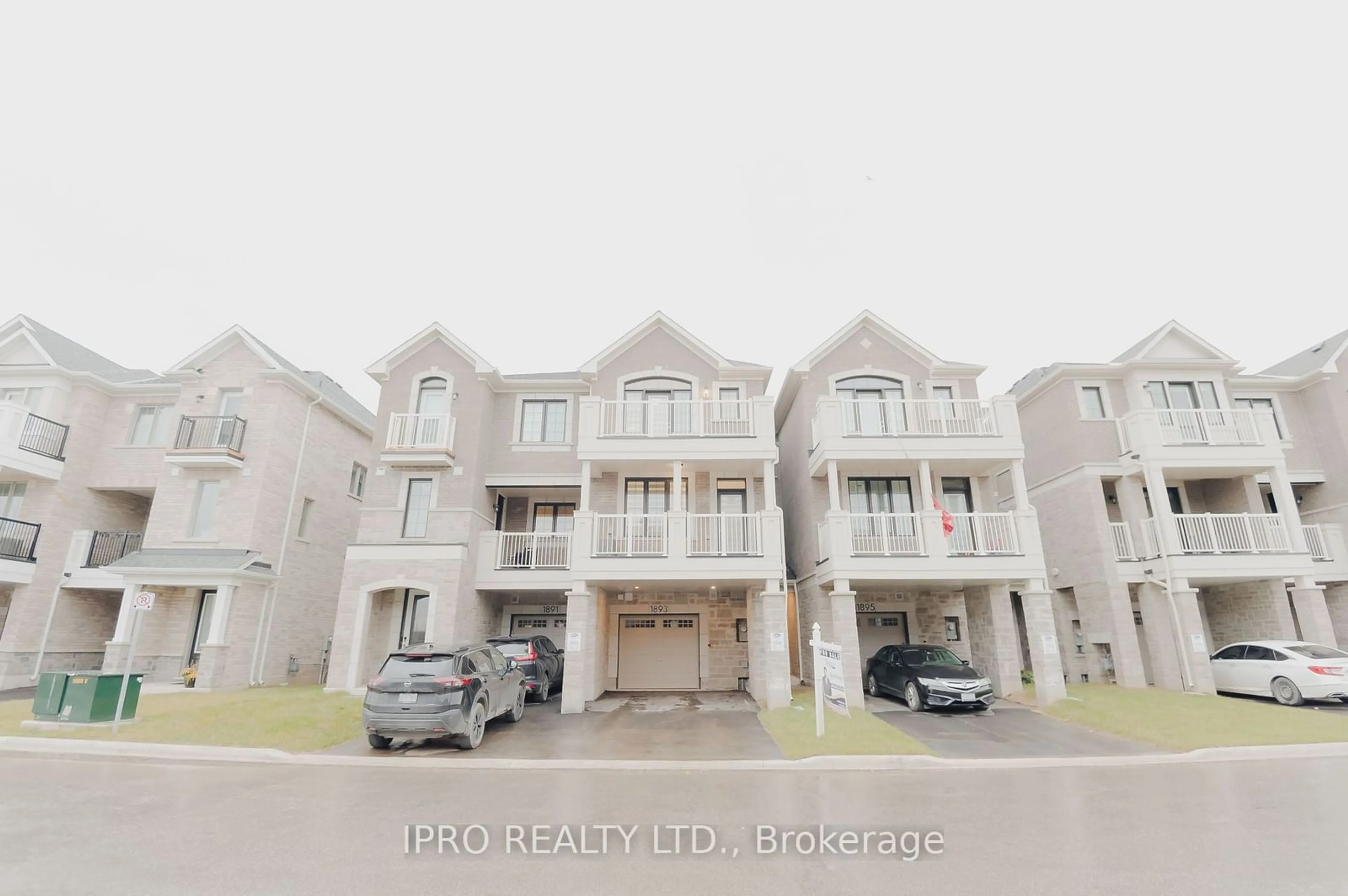 A pic from exterior of the house or condo, the street view for 1893 Thames Circ, Milton Ontario L9E 1Y9