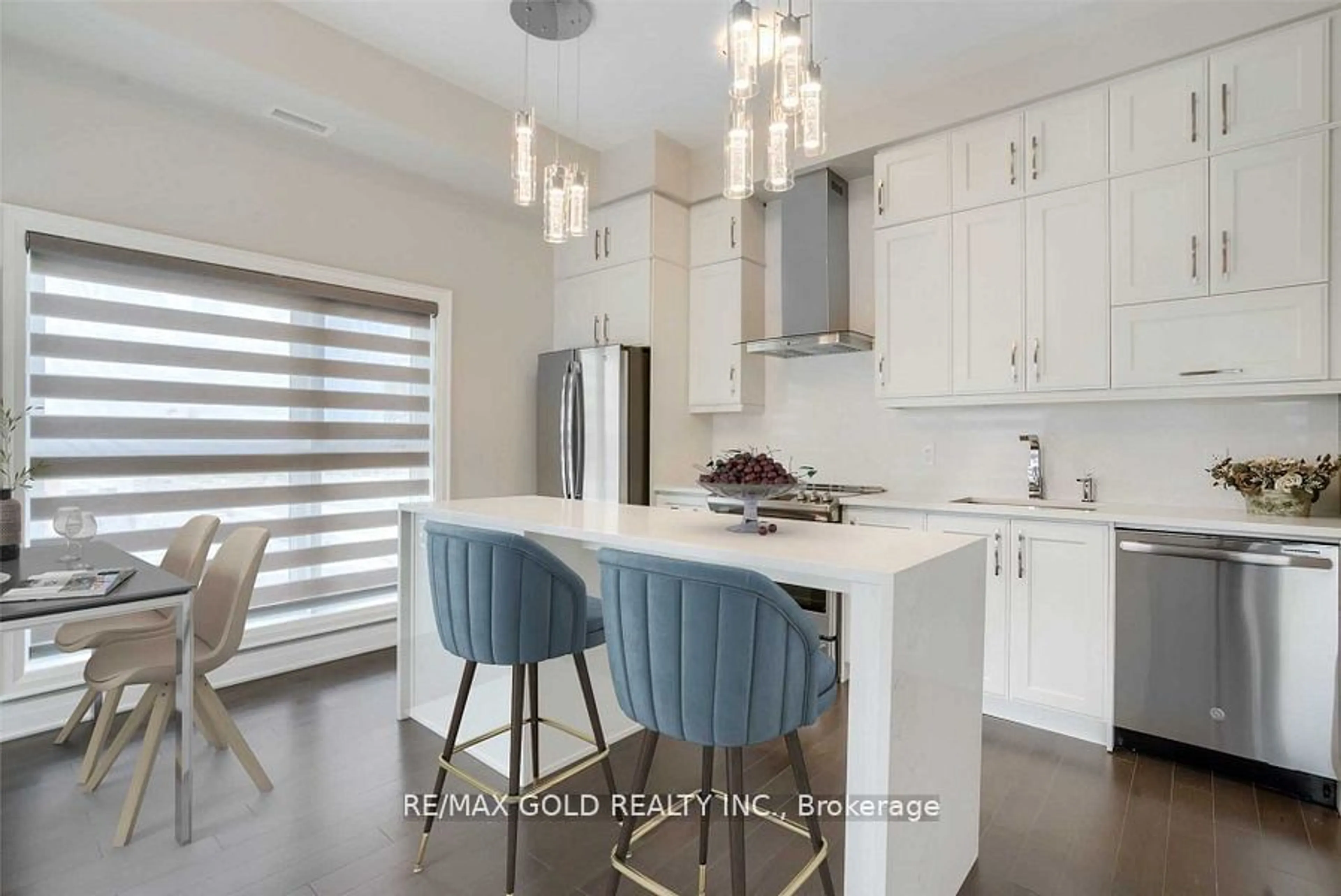 Contemporary kitchen, wood floors for 128 Grovewood Common #609, Oakville Ontario L6H 0X3