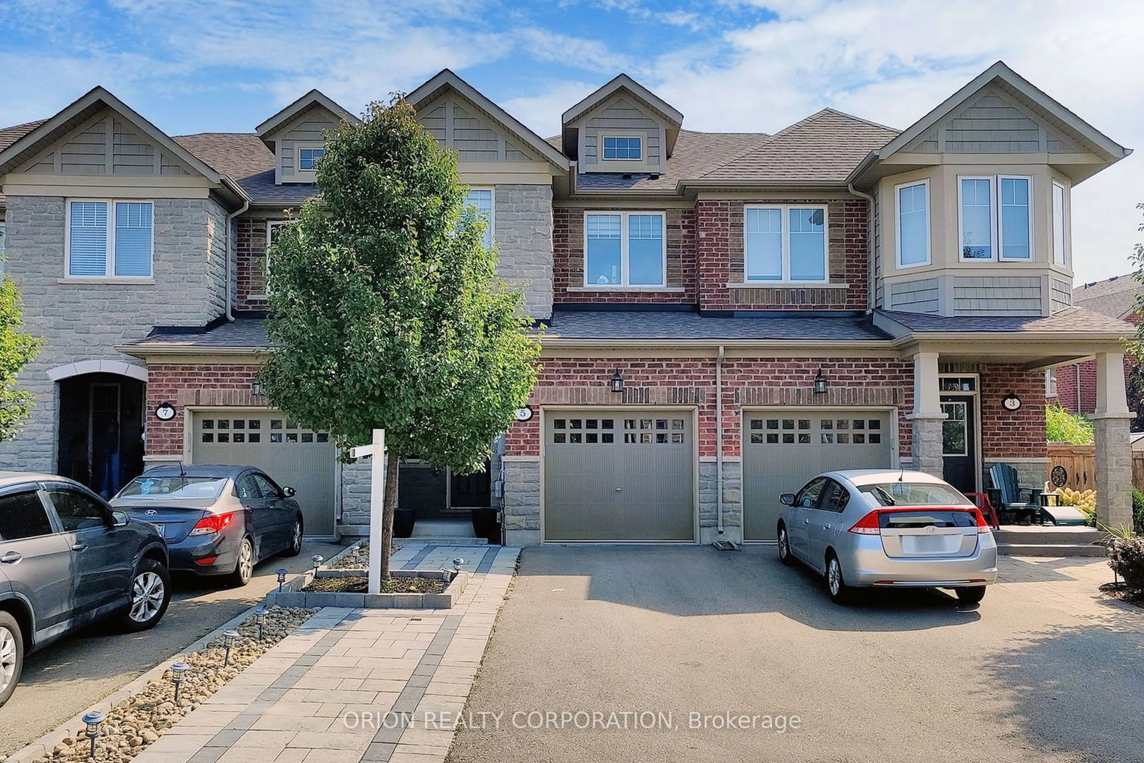 A pic from exterior of the house or condo, the street view for 5 Maple Cider St, Caledon Ontario L7C 3V2