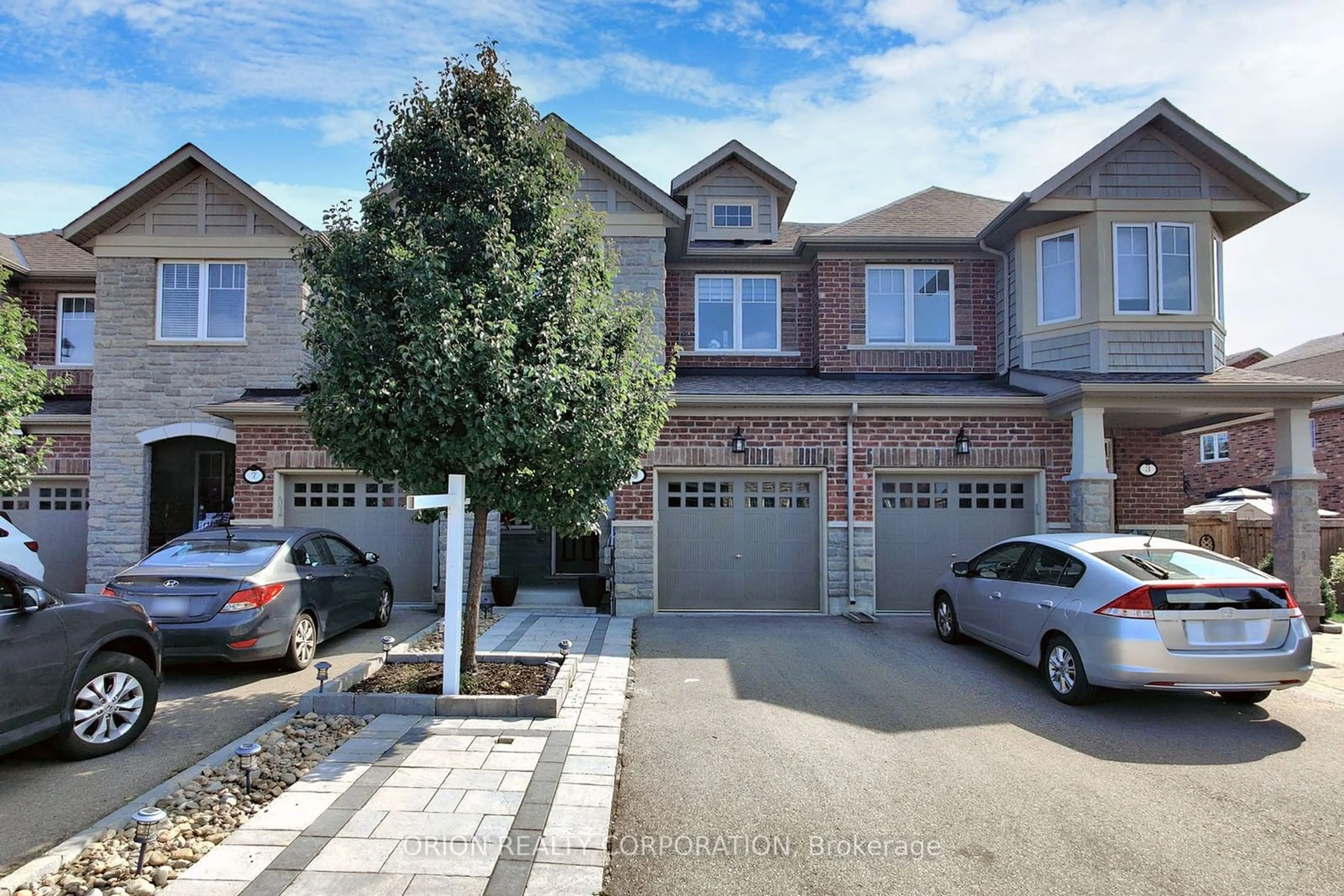 A pic from exterior of the house or condo, the street view for 5 Maple Cider St, Caledon Ontario L7C 3V2