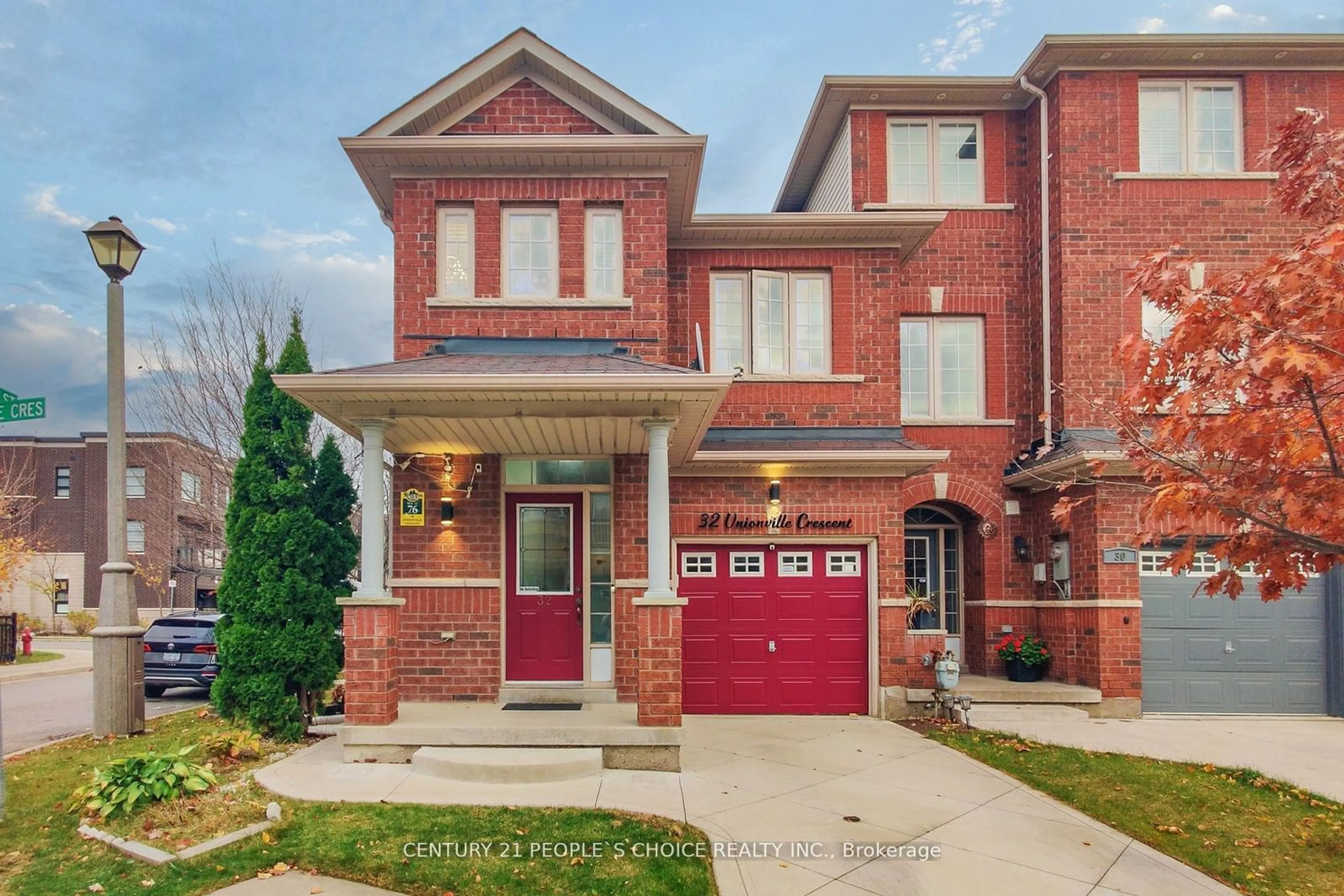 Home with brick exterior material for 32 Unionville Cres, Brampton Ontario L6P 2Z4