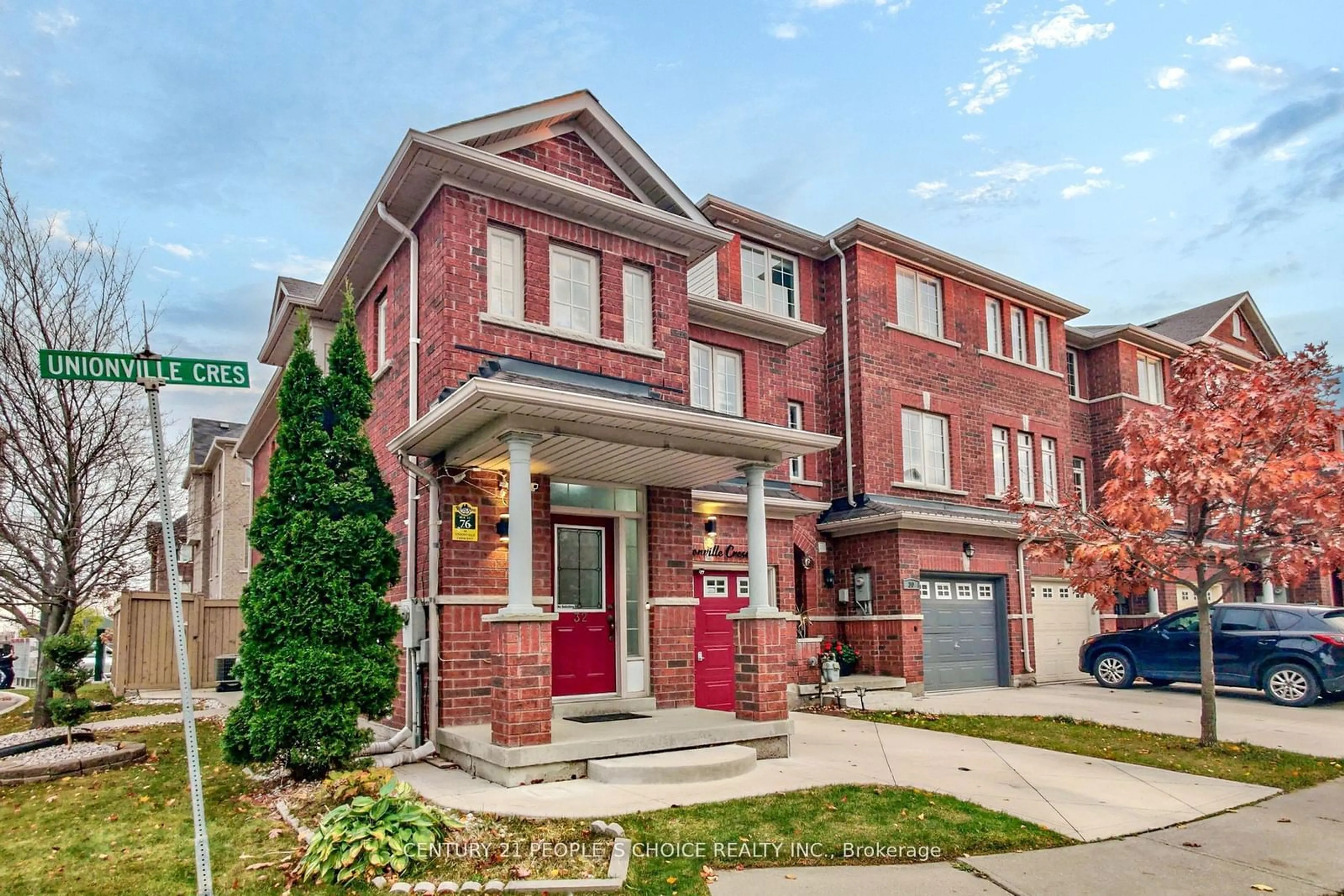 A pic from exterior of the house or condo, the street view for 32 Unionville Cres, Brampton Ontario L6P 2Z4