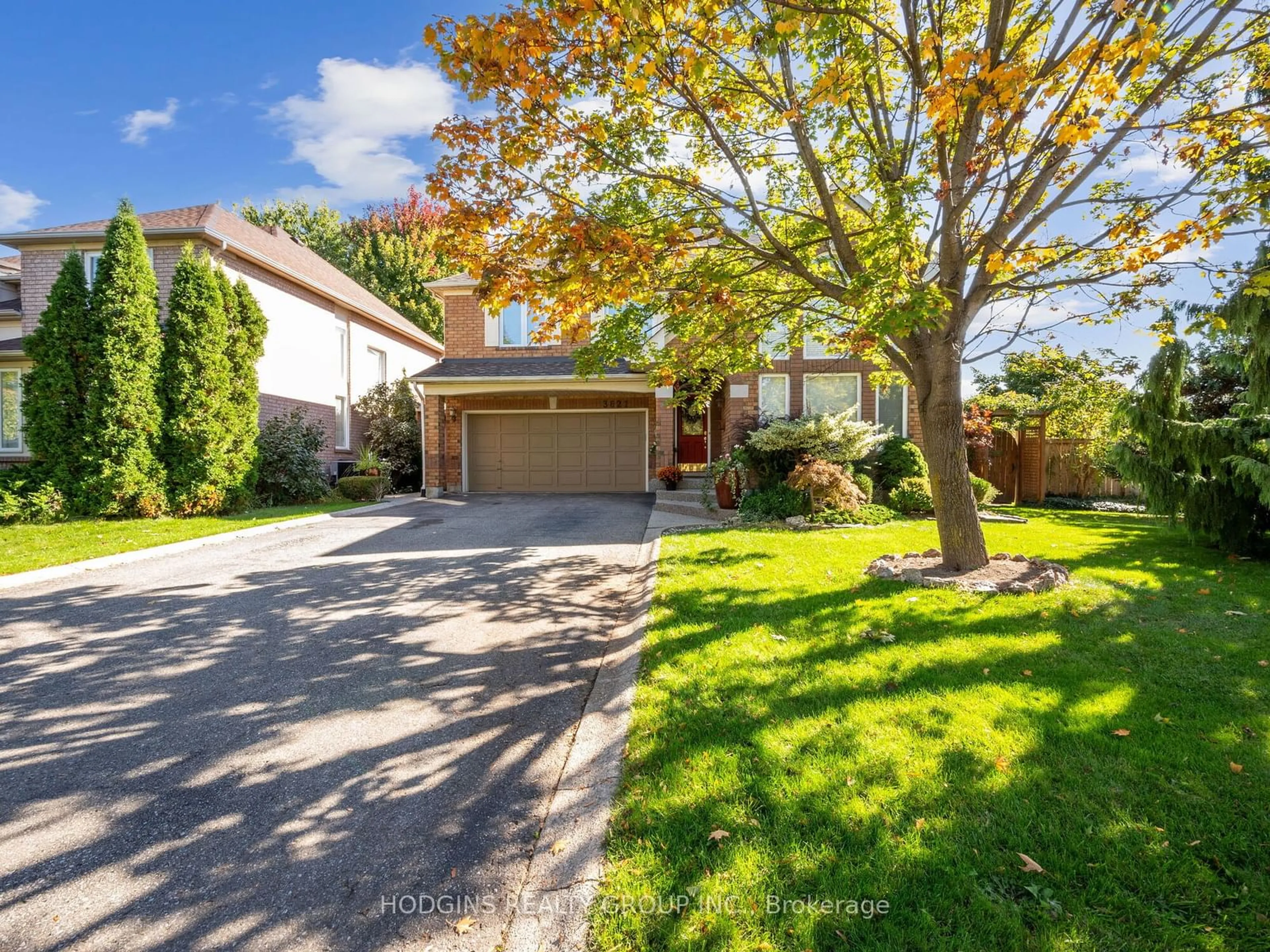 Frontside or backside of a home, the street view for 3621 Forest Bluff Cres, Mississauga Ontario L5N 7W8