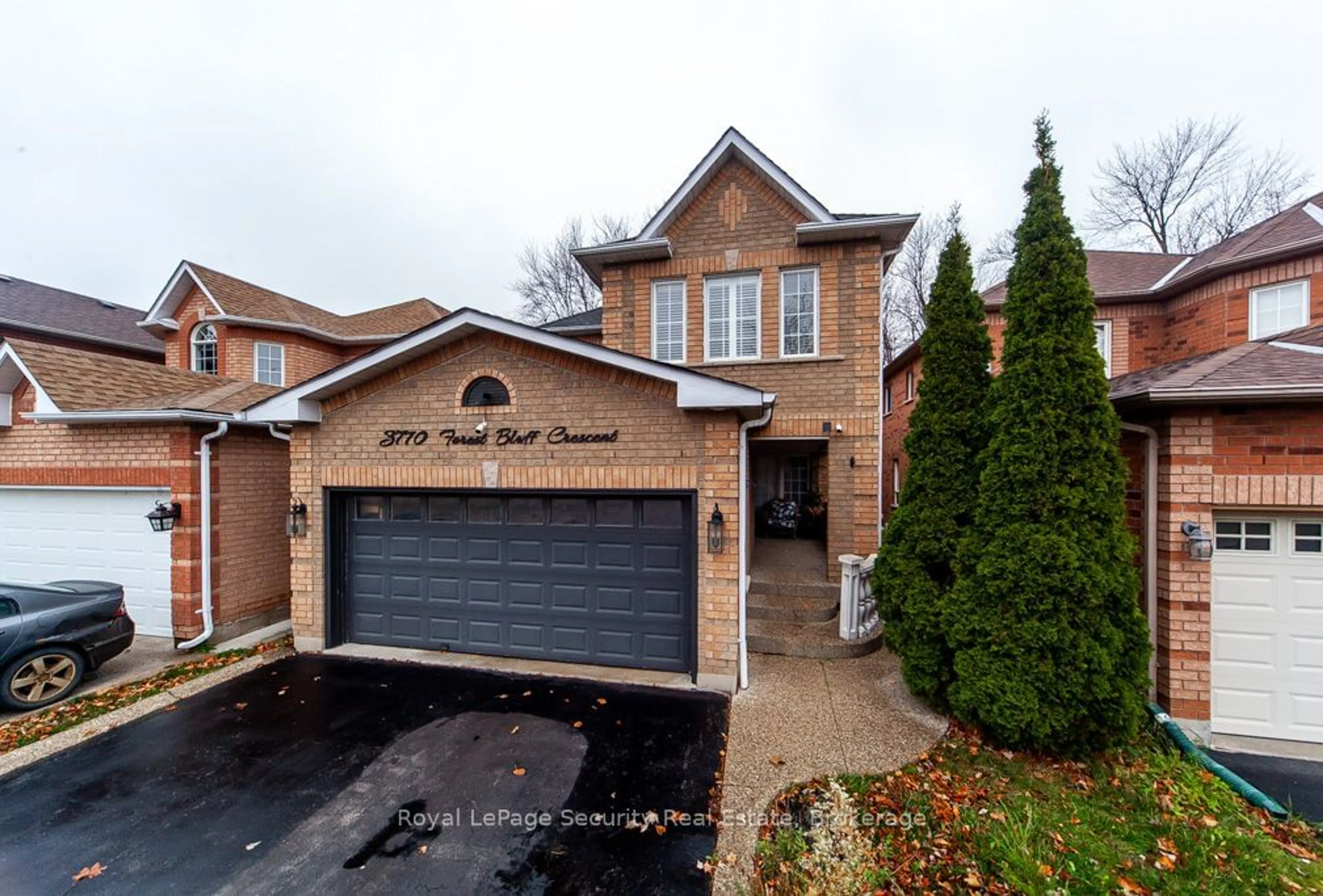 Home with brick exterior material for 3770 Forest Bluff Cres, Mississauga Ontario L5N 7T8