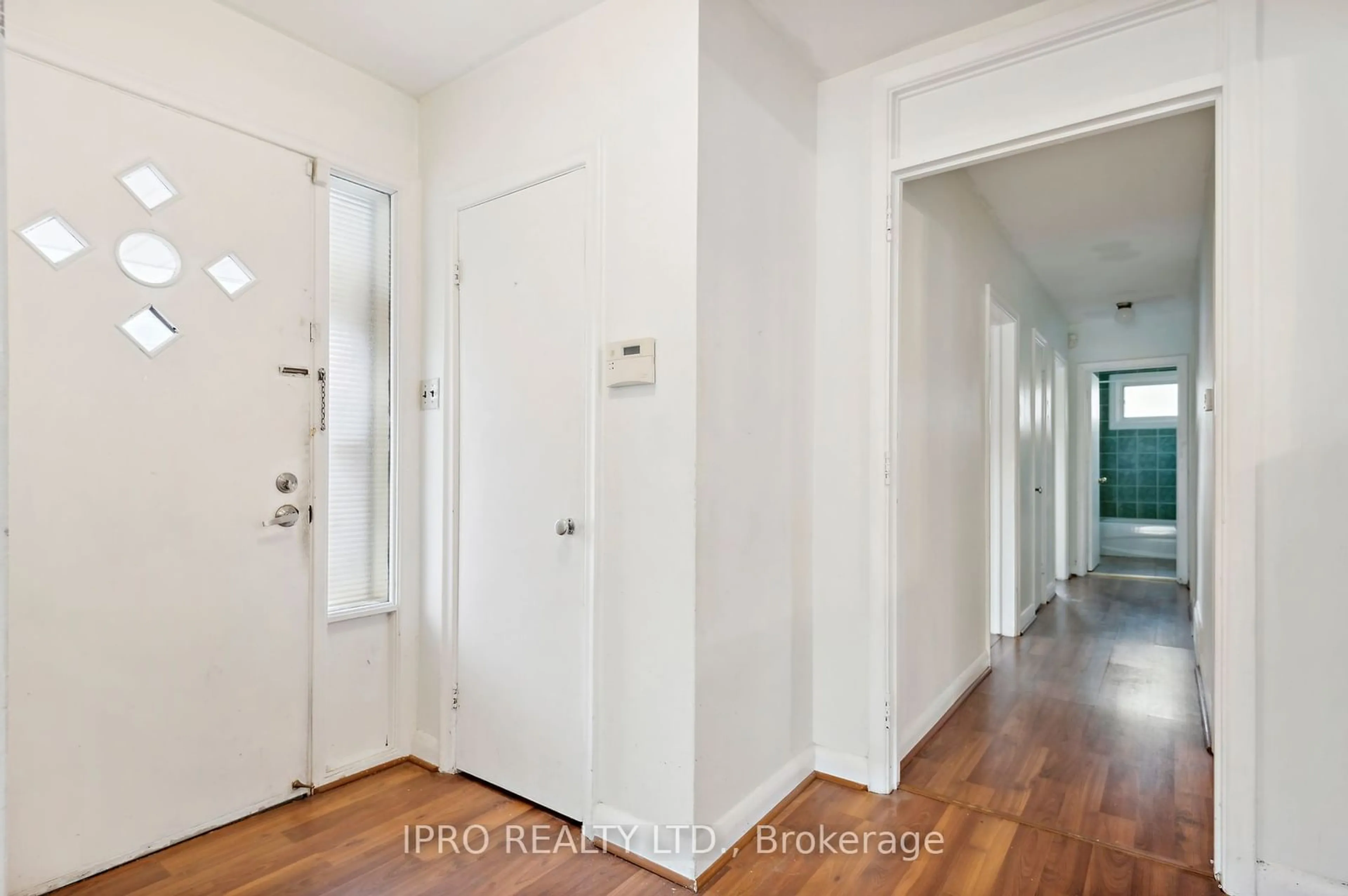 Indoor entryway, wood floors for 90 Stephen Dr, Toronto Ontario M8Y 3N3