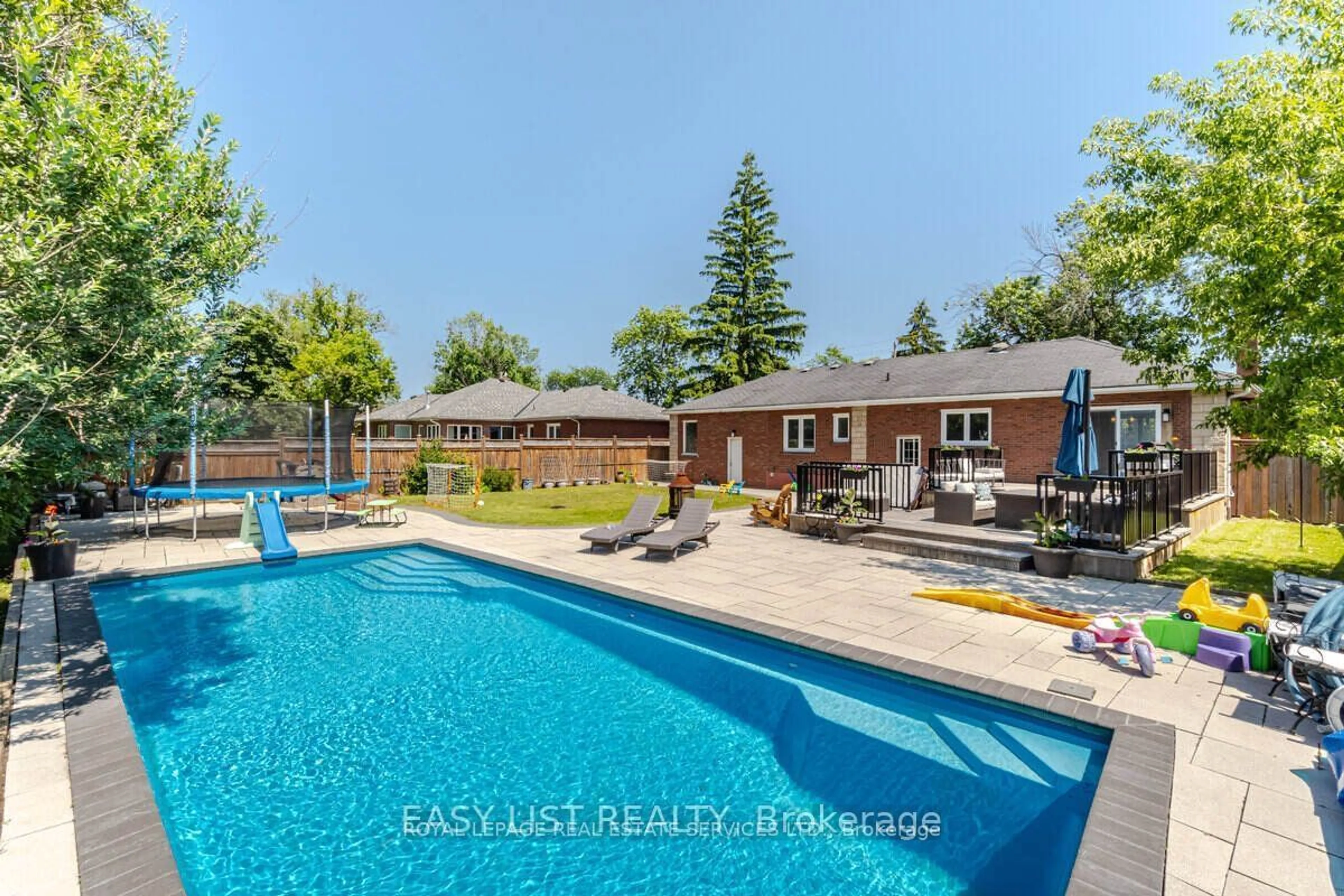 Indoor or outdoor pool for 1285 Rebecca St, Oakville Ontario L6L 1Z3