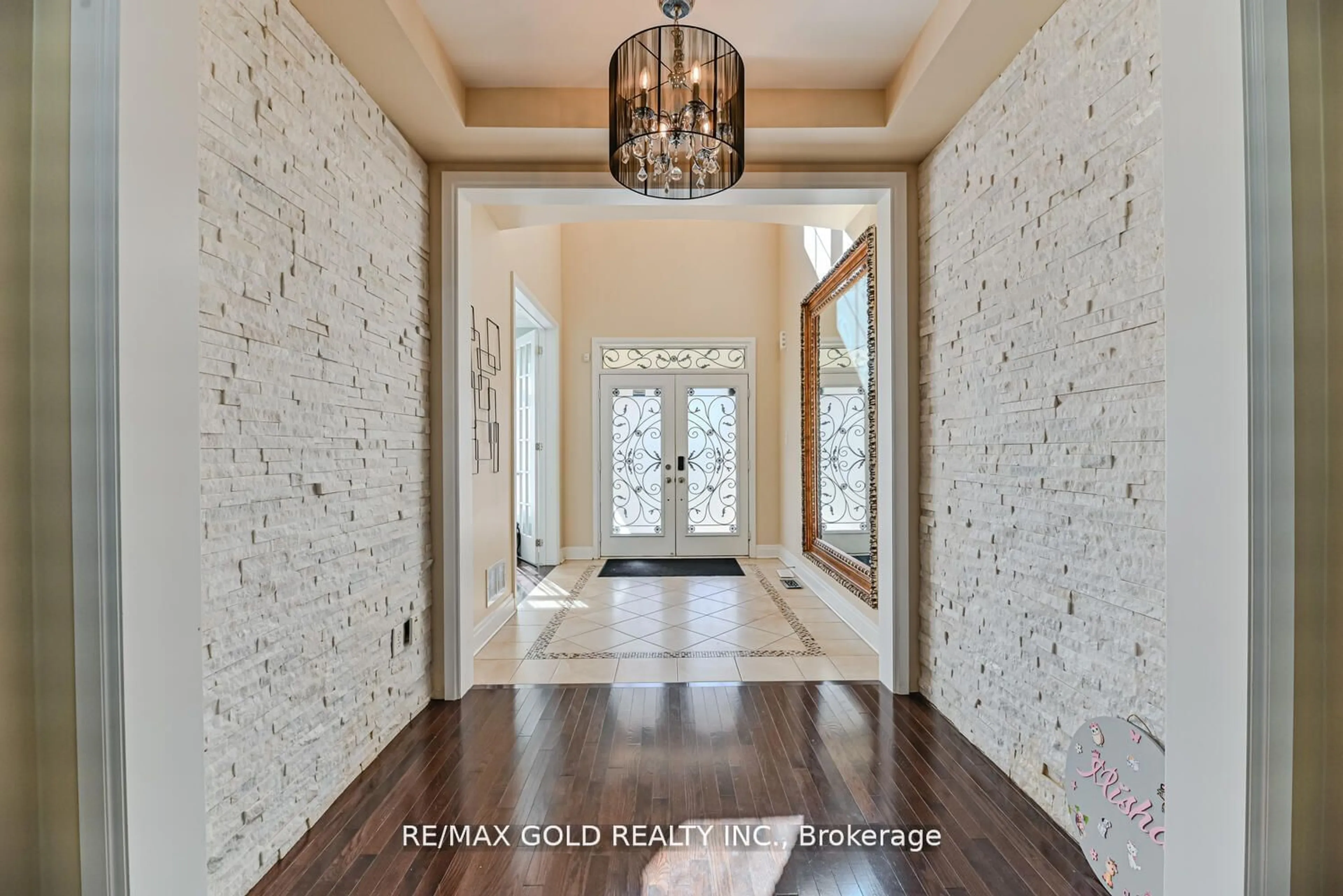 Indoor entryway, wood floors for 133 Elbern Markell Dr, Brampton Ontario L6X 0X5