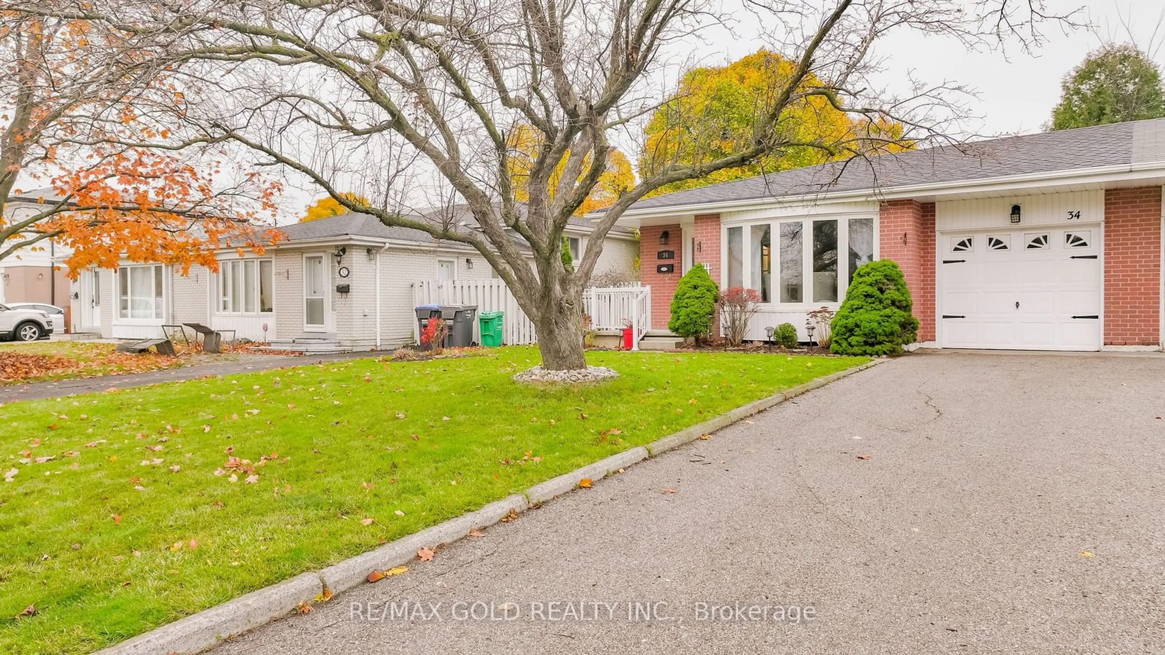 Frontside or backside of a home, the street view for 34 Dearbourne Blvd, Brampton Ontario L6T 1J6