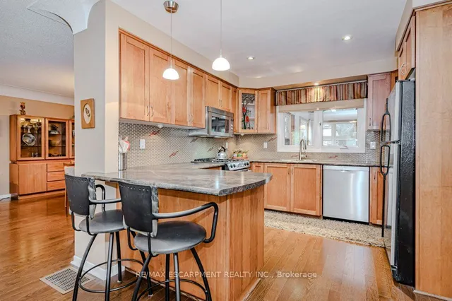 Additional property image - 957 Sanford Dr