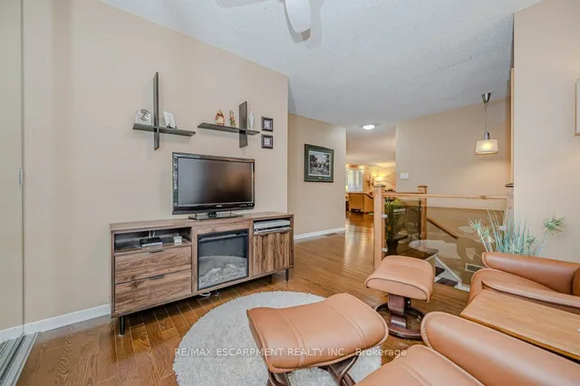 Additional property image - 957 Sanford Dr