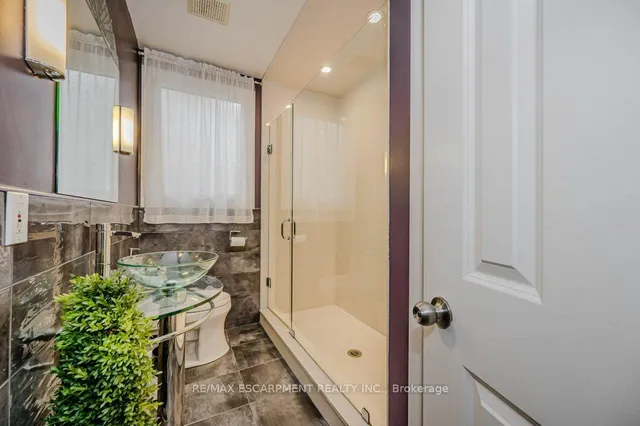 Additional property image - 957 Sanford Dr