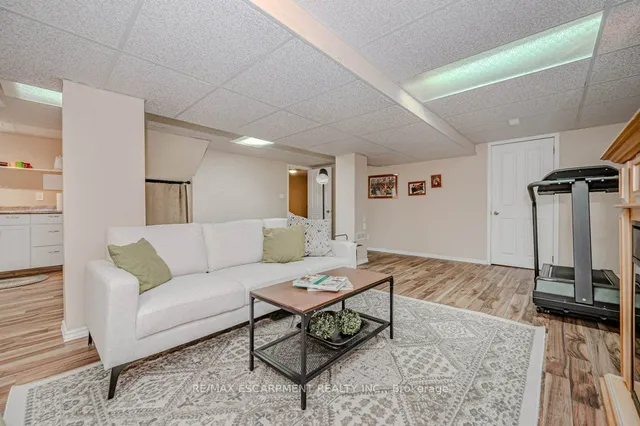 Additional property image - 957 Sanford Dr