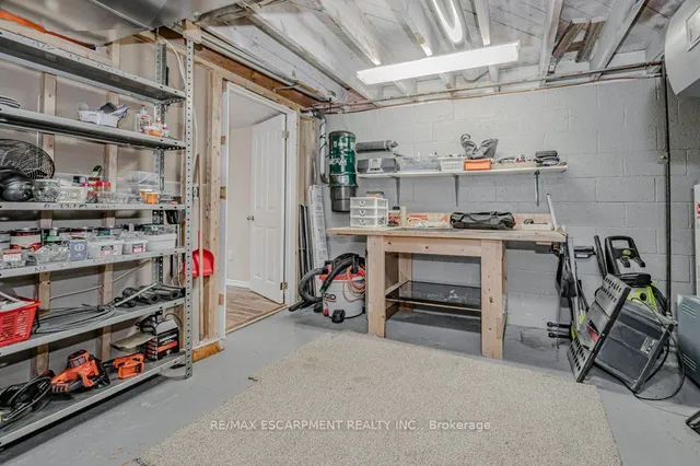Additional property image - 957 Sanford Dr