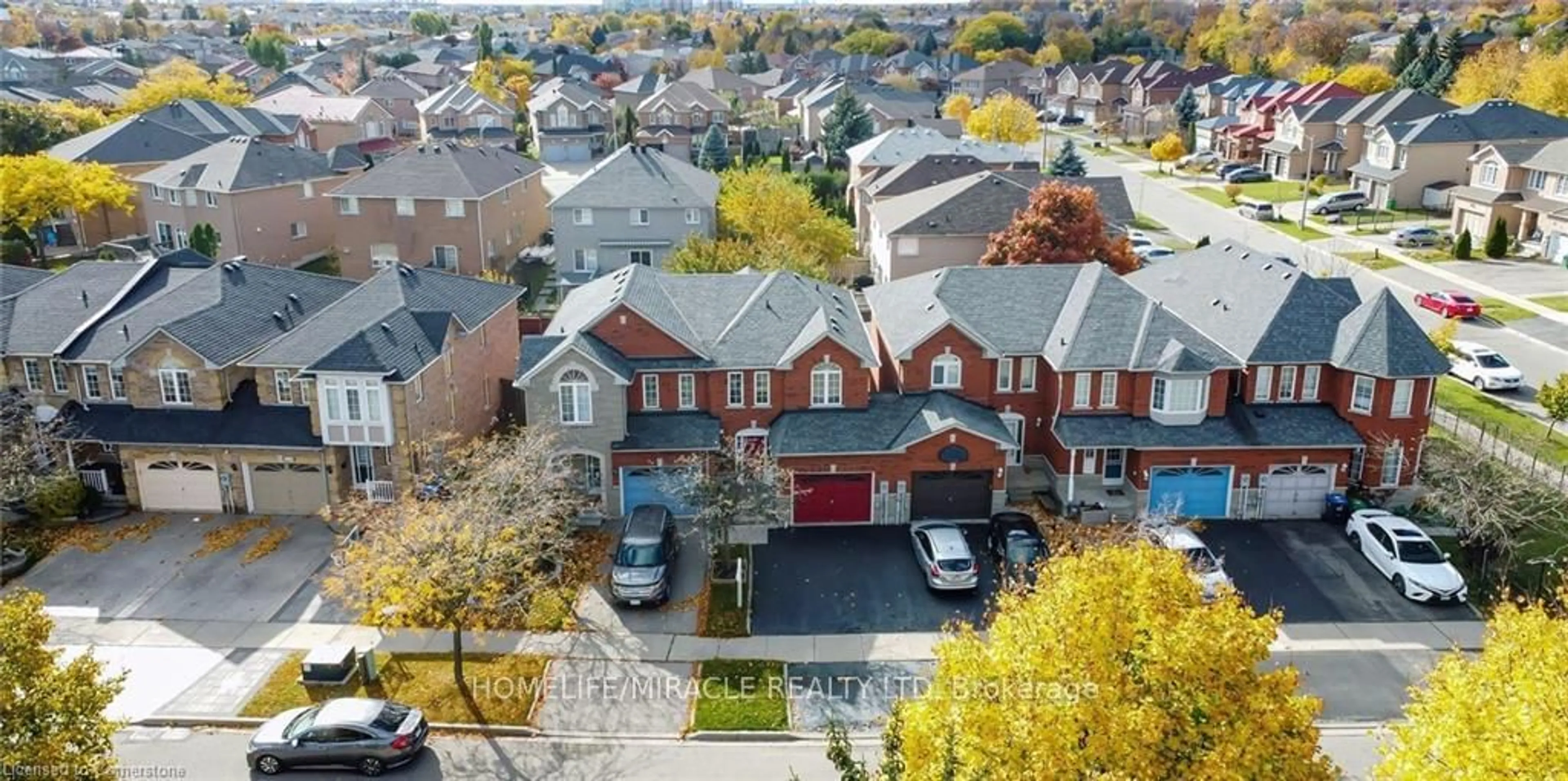 A pic from exterior of the house or condo, the street view for 5160 Boardwalk Dr, Mississauga Ontario L5R 3X5