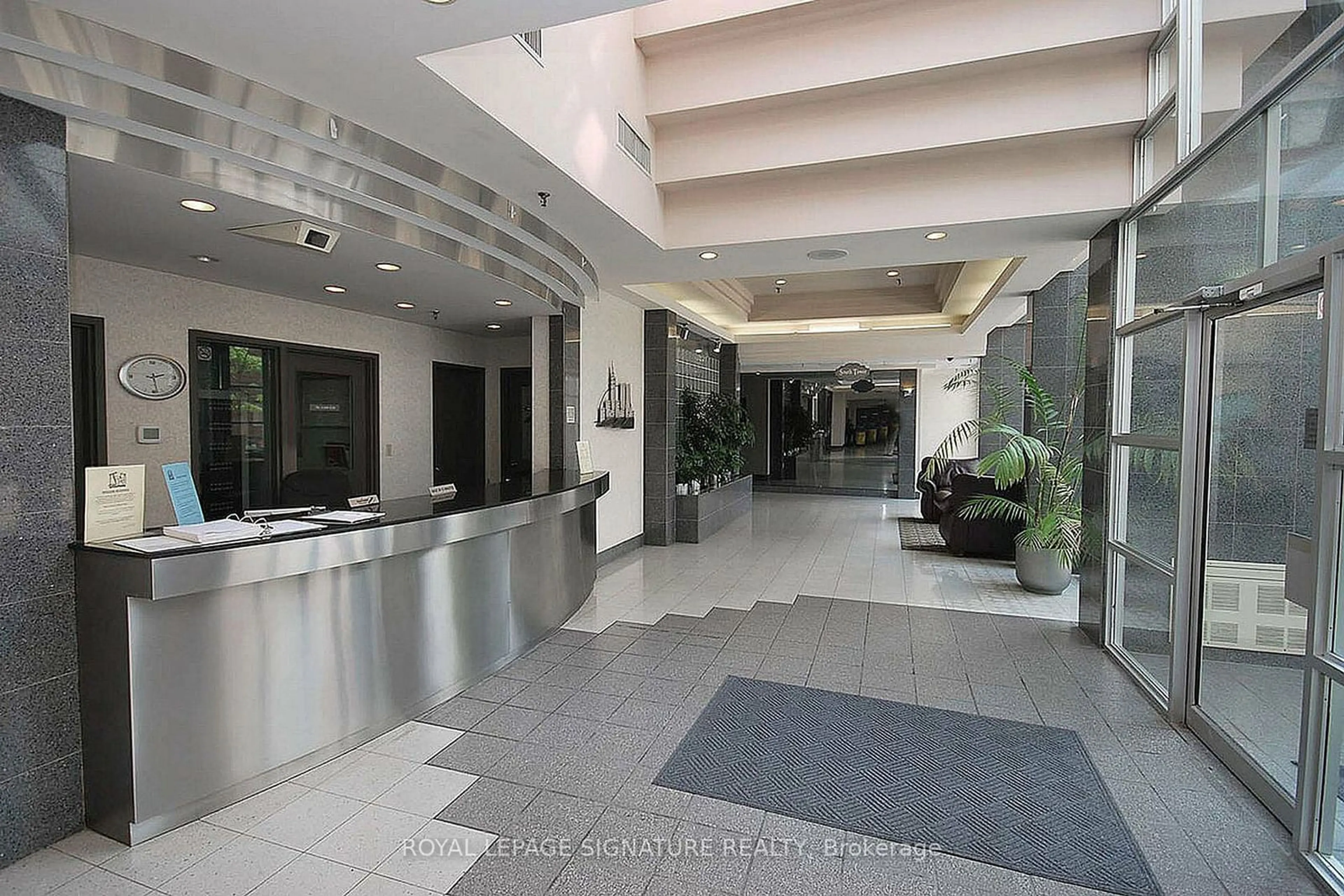 Indoor lobby, cement floor for 285 Enfield Pl #610, Mississauga Ontario L5B 4L8