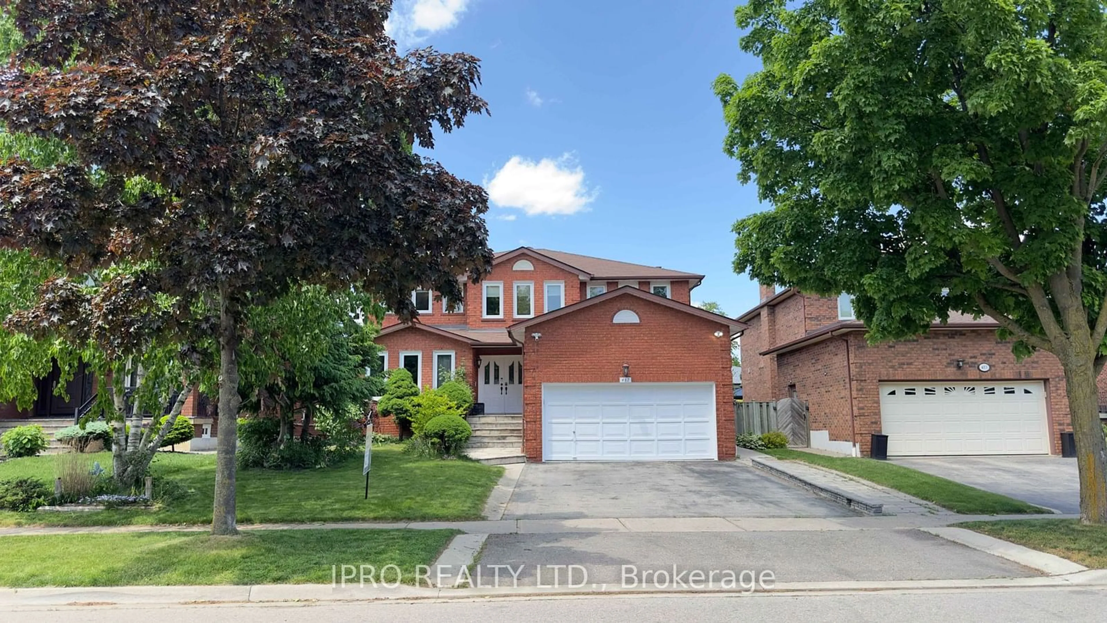 Frontside or backside of a home, the street view for 487 Cullen Ave, Mississauga Ontario L5B 2Y1