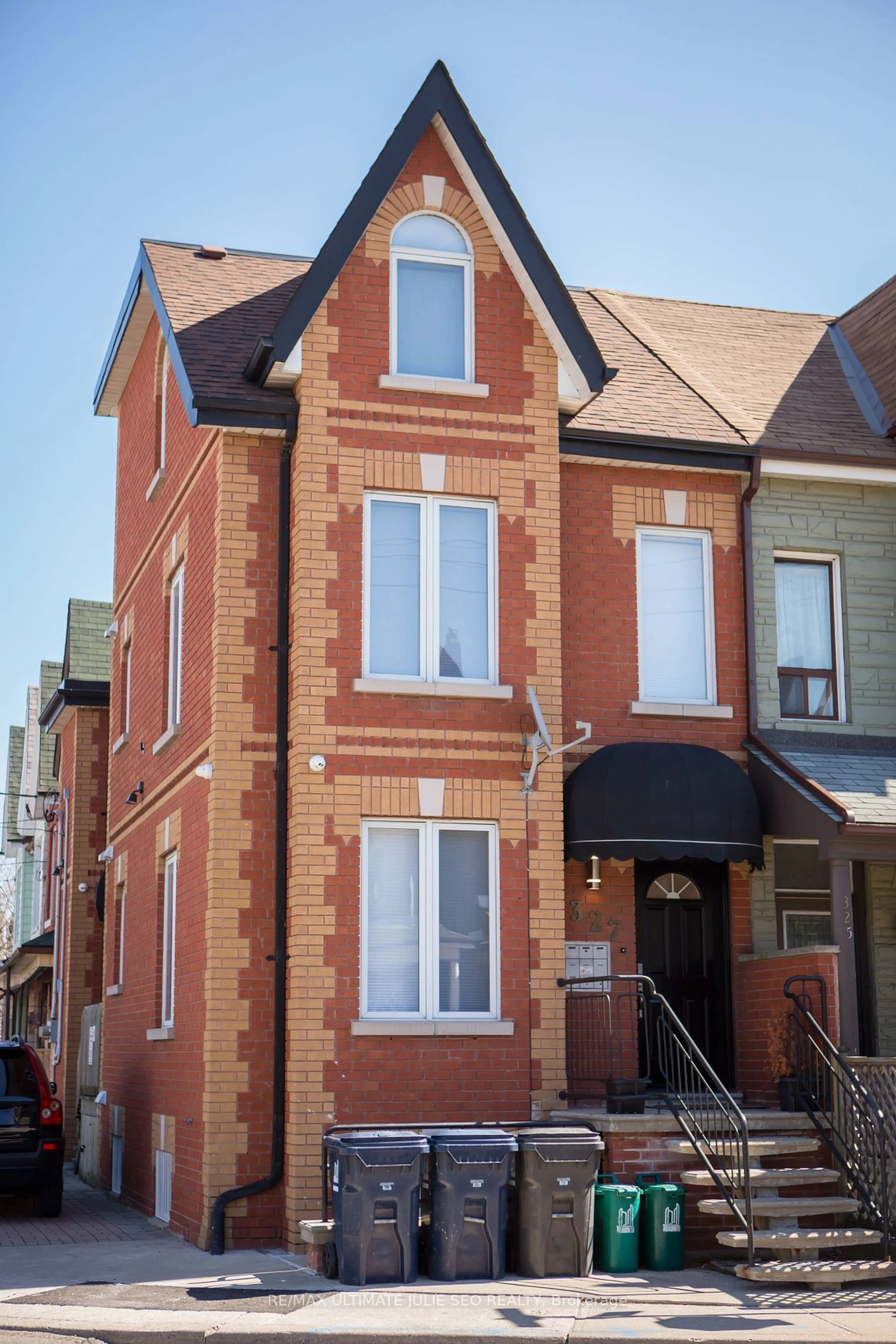 Home with brick exterior material for 327 CONCORD Ave, Toronto Ontario M6H 2P7