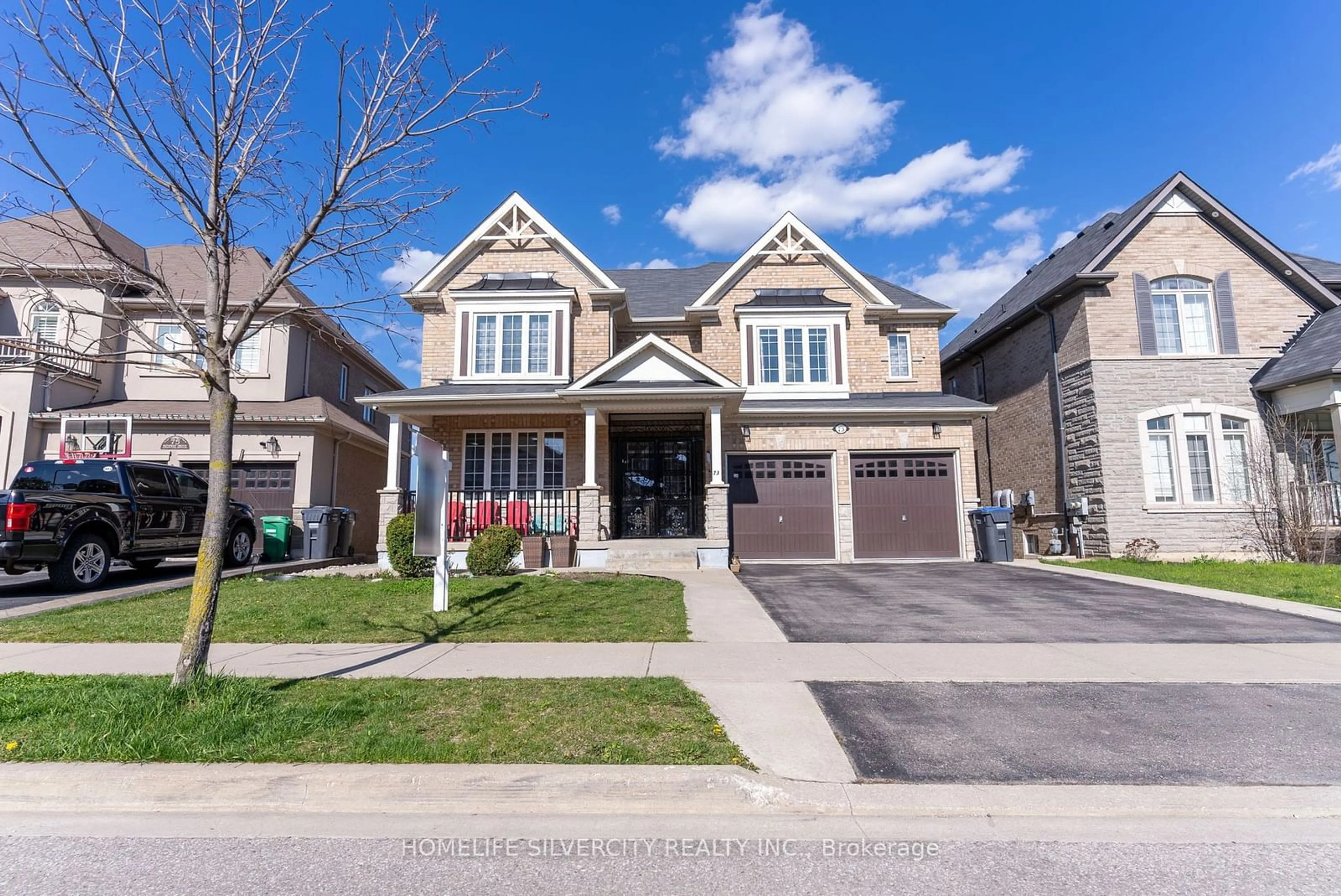 Frontside or backside of a home, the street view for 73 Pathway Dr, Brampton Ontario L6X 0Z2