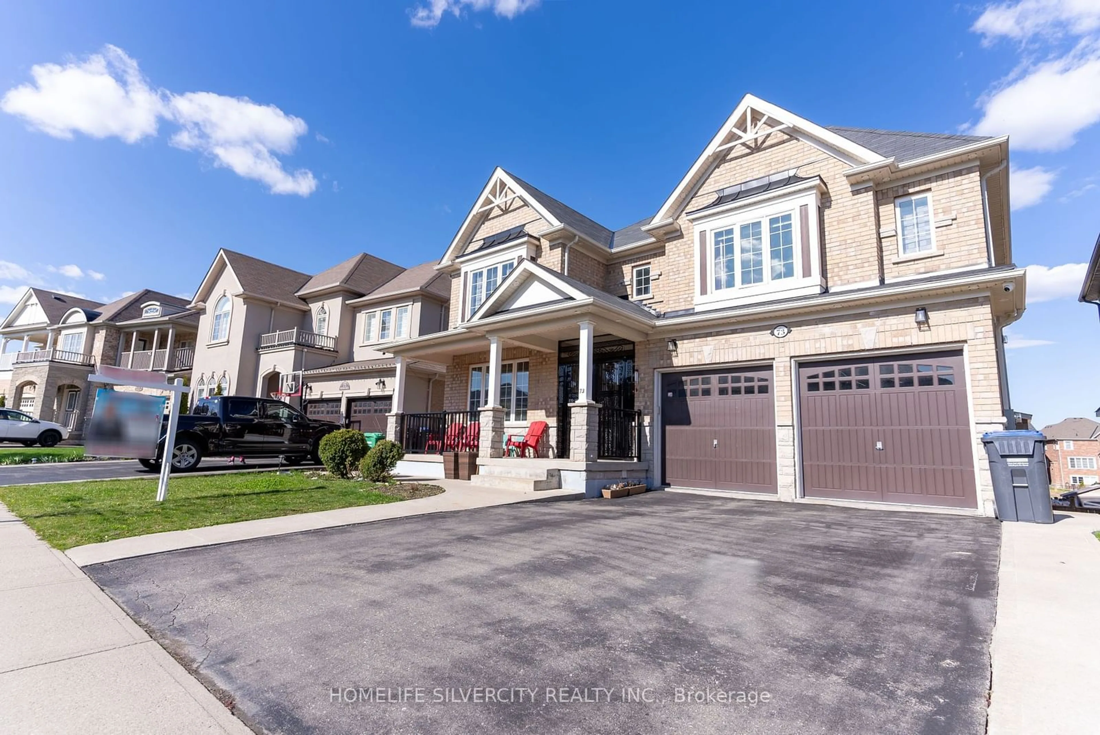 Frontside or backside of a home, the street view for 73 Pathway Dr, Brampton Ontario L6X 0Z2