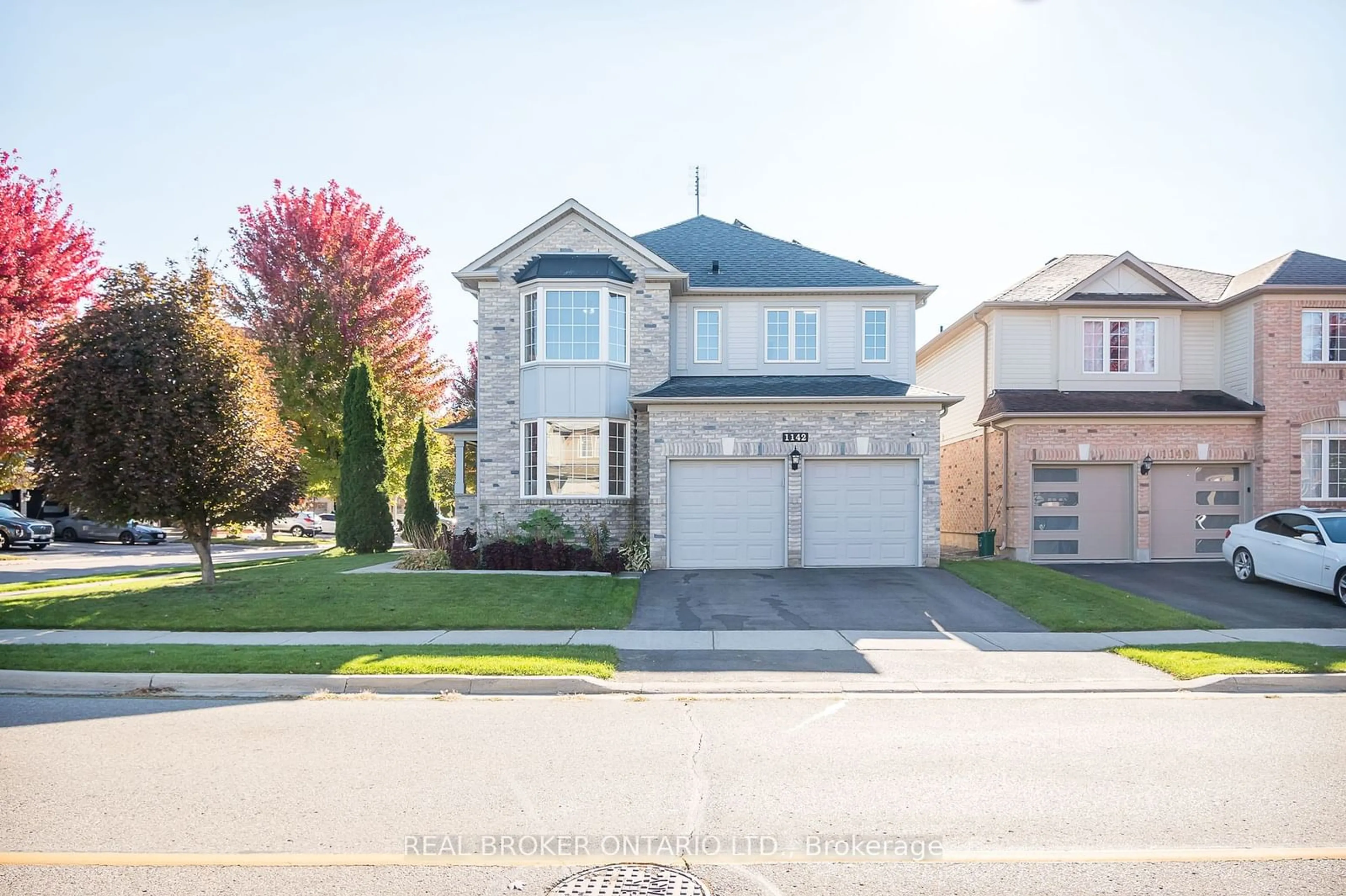 Frontside or backside of a home, the street view for 1142 Deacon Dr, Milton Ontario L9T 5T3