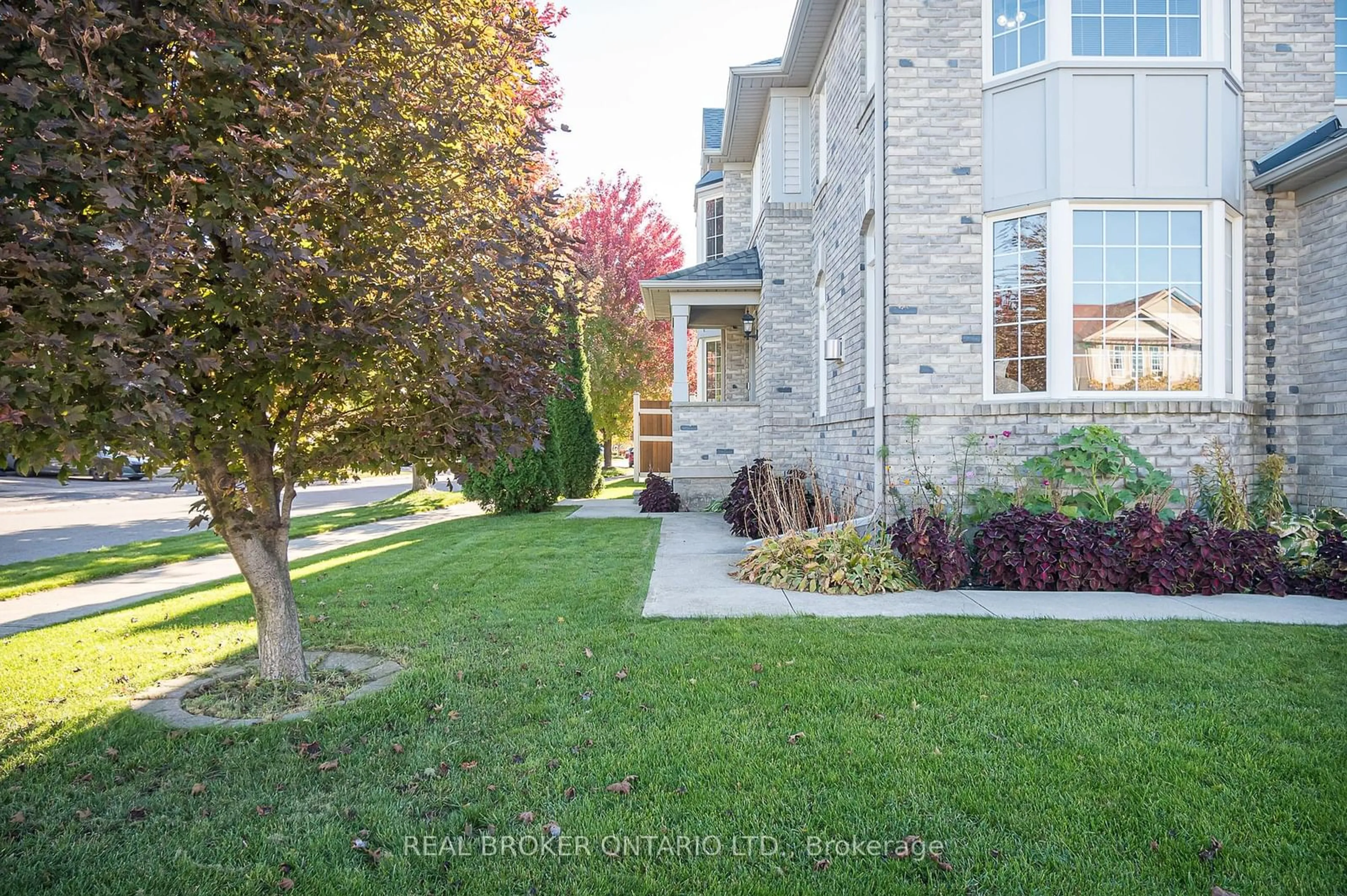 Frontside or backside of a home, the street view for 1142 Deacon Dr, Milton Ontario L9T 5T3