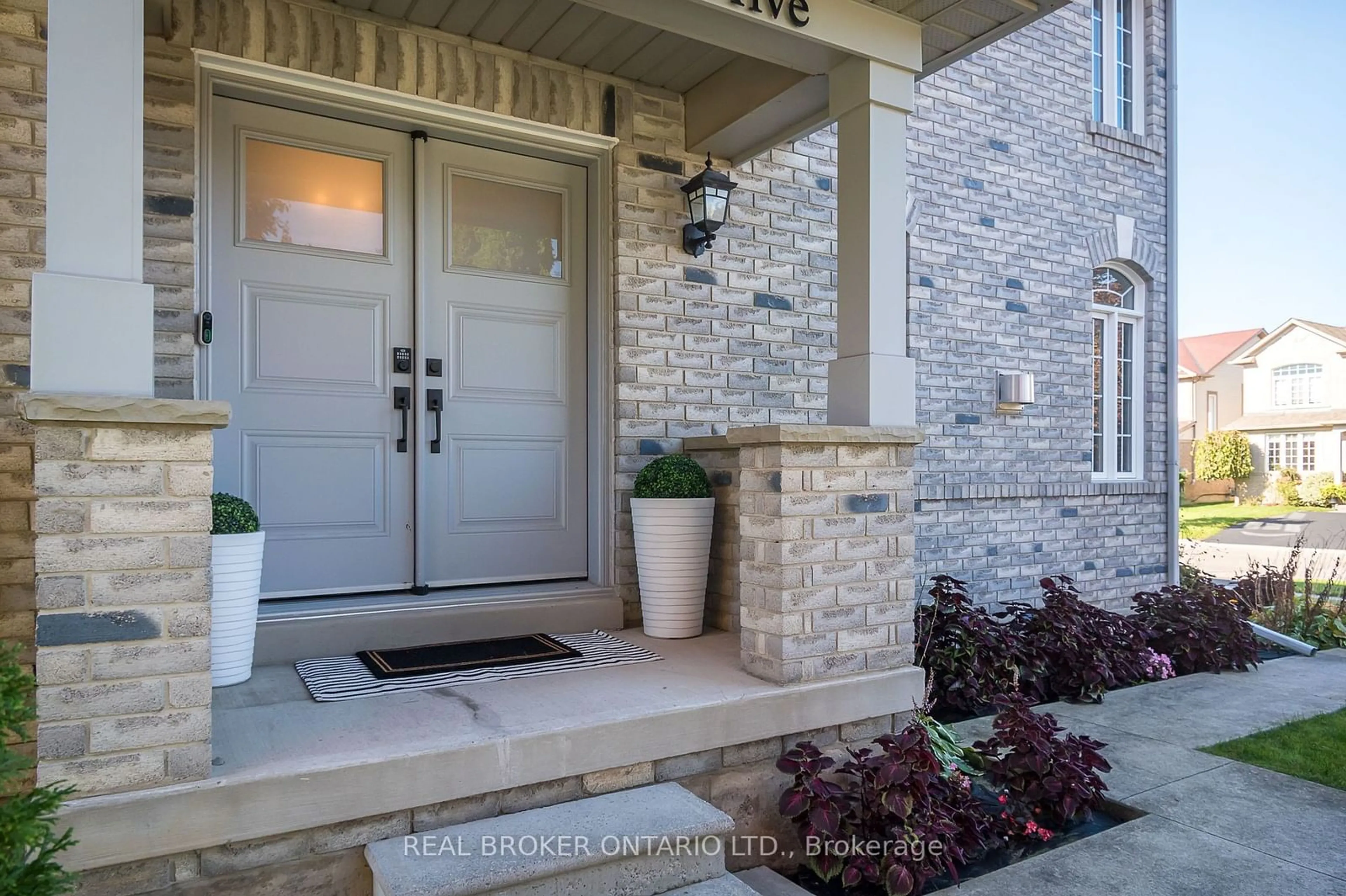 Indoor entryway, ceramic floors for 1142 Deacon Dr, Milton Ontario L9T 5T3