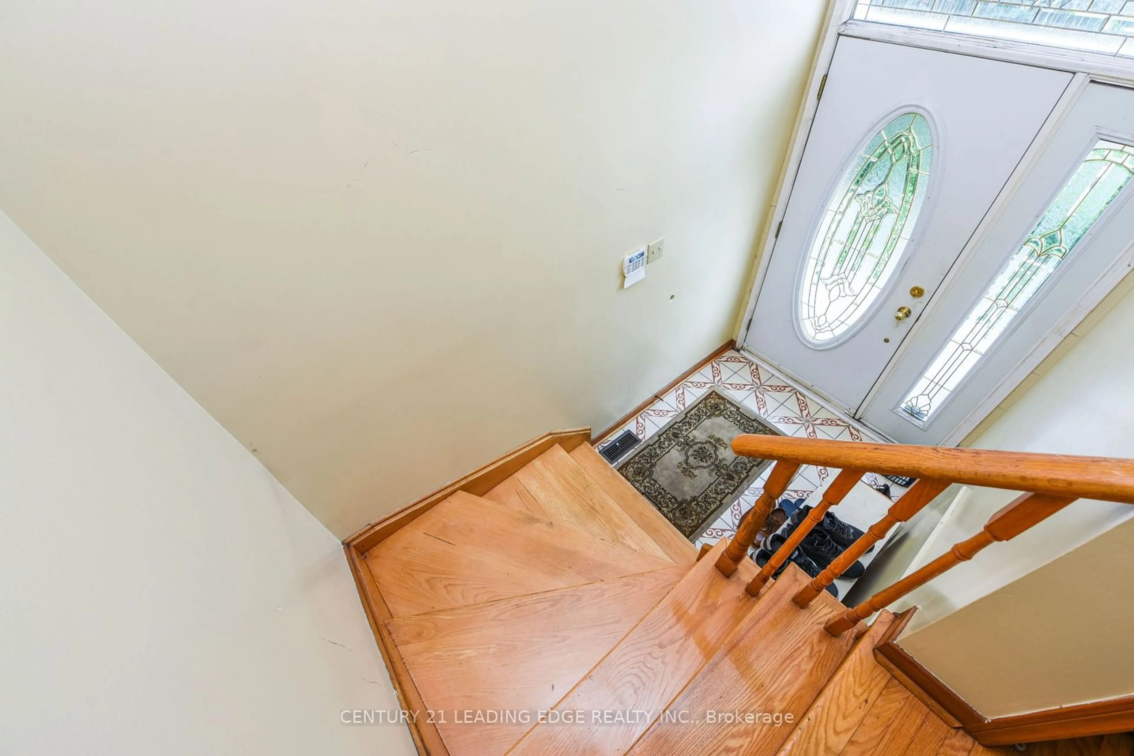 Indoor foyer, wood floors for 60A Sentinel Rd, Toronto Ontario M3J 3T6