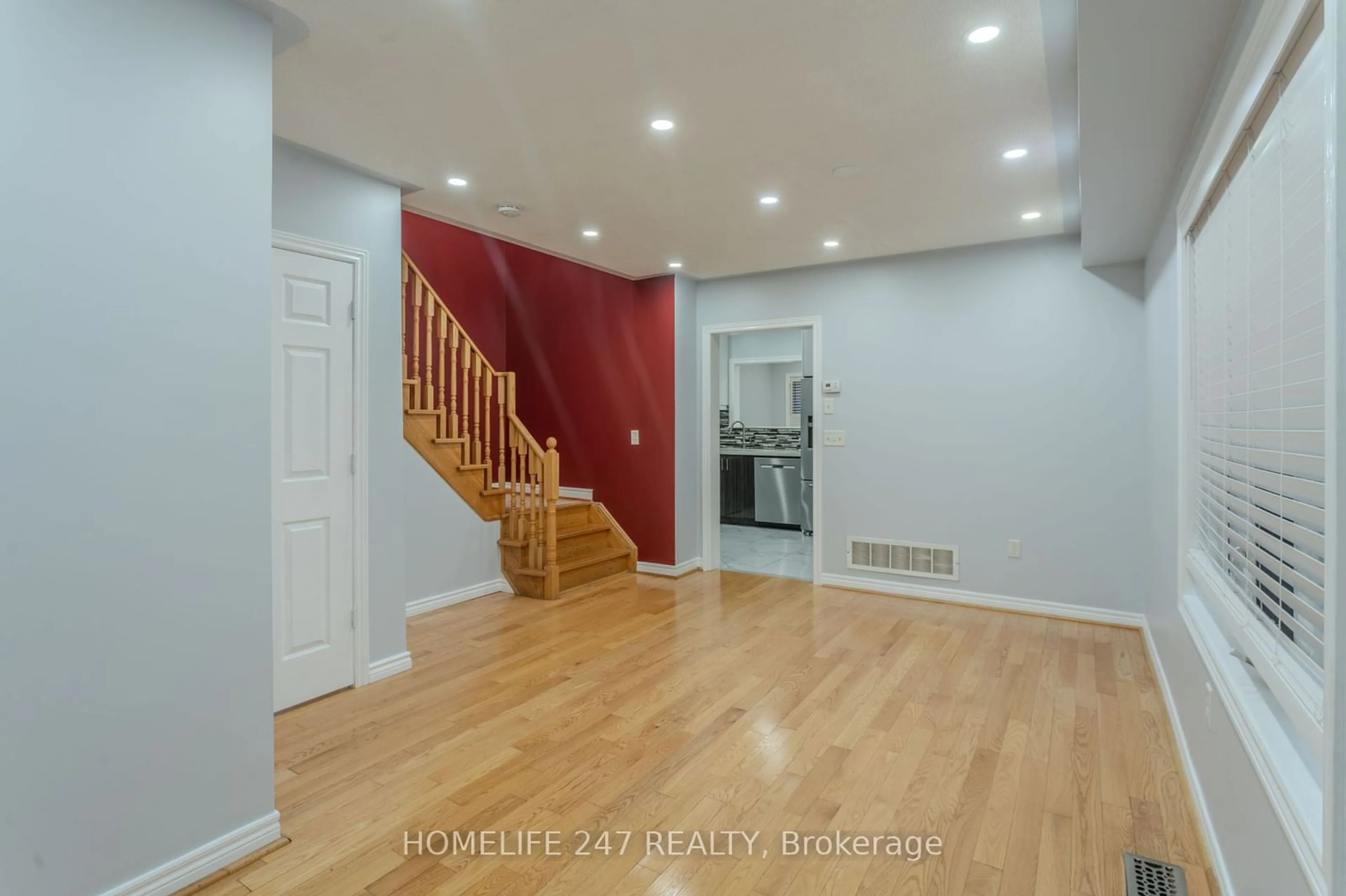 Indoor entryway, wood floors for 7138 Village Walk, Mississauga Ontario L5W 1X2