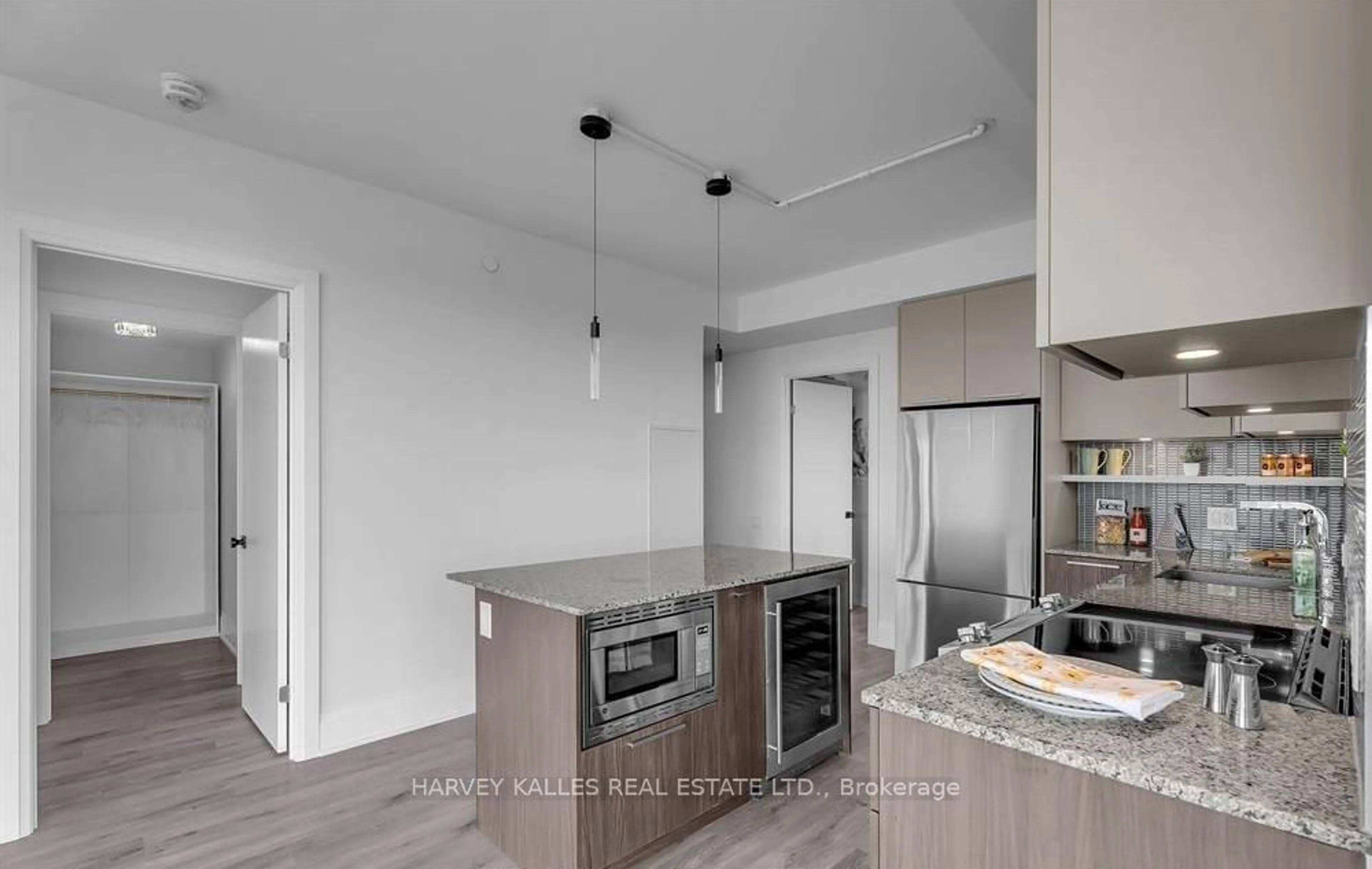 Open concept kitchen for 20 Brin Dr #1803, Toronto Ontario M8X 0B2