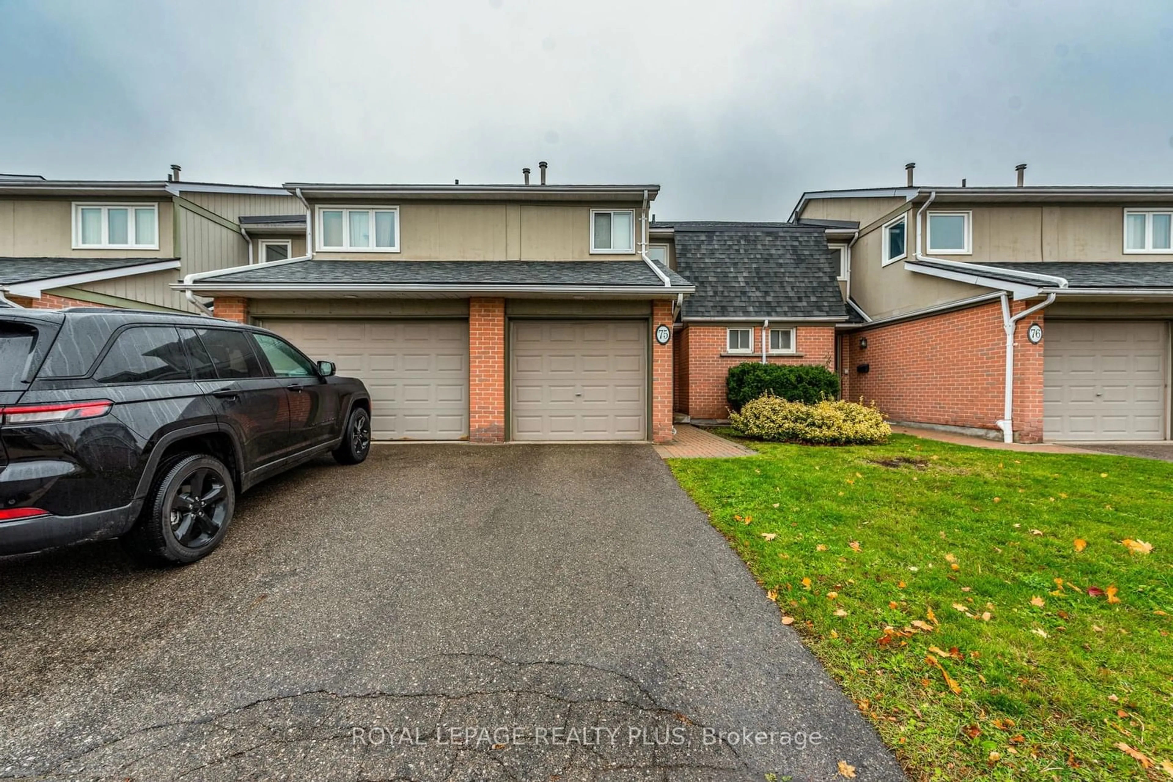 A pic from exterior of the house or condo, the street view for 3079 Fifth Line #75, Mississauga Ontario L5L 3T1