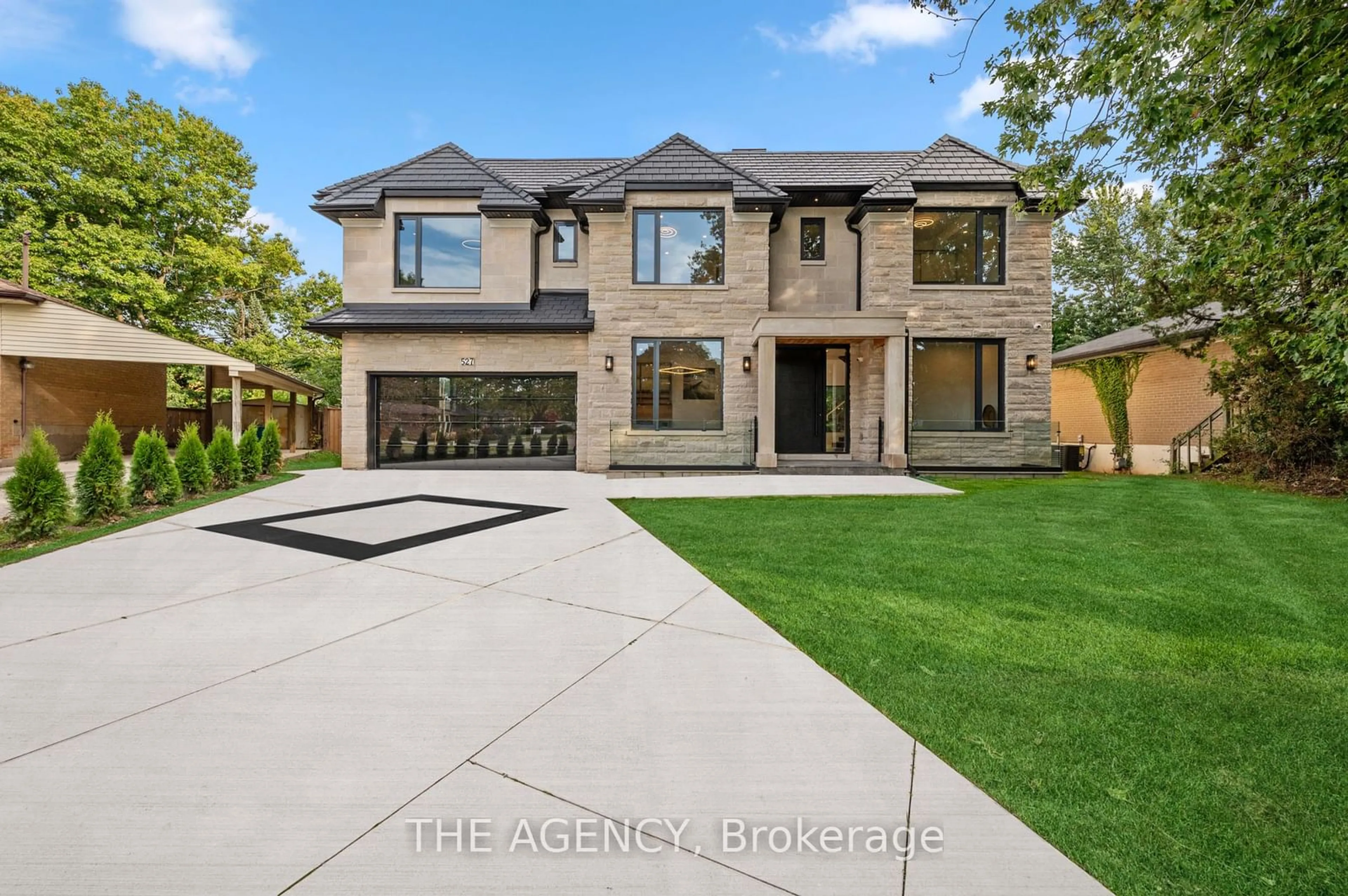 Frontside or backside of a home, the street view for 527 Taplow Cres, Oakville Ontario L6L 4V9