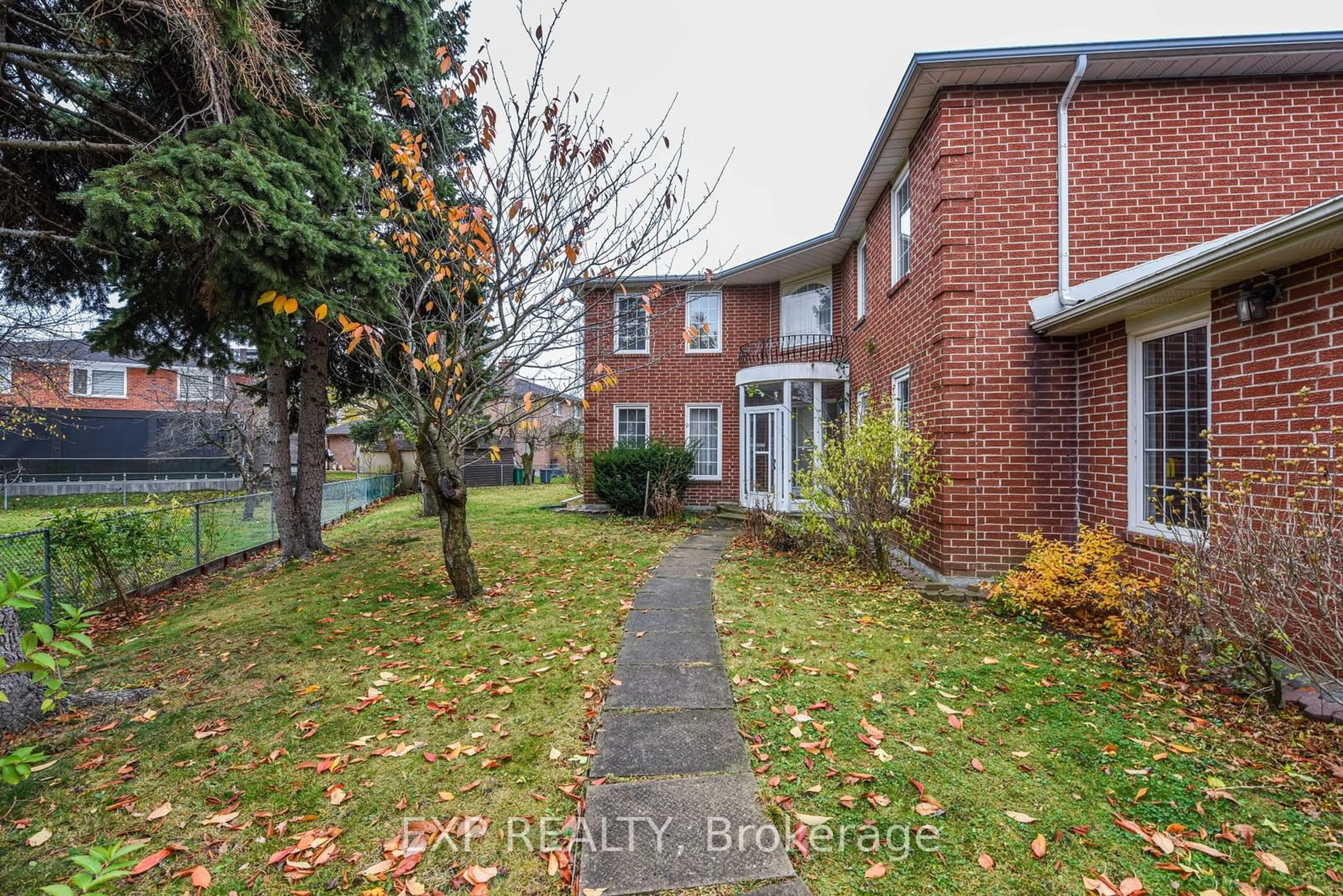 A pic from exterior of the house or condo, the fenced backyard for 4252 Claypine Rise, Mississauga Ontario L4W 2G6