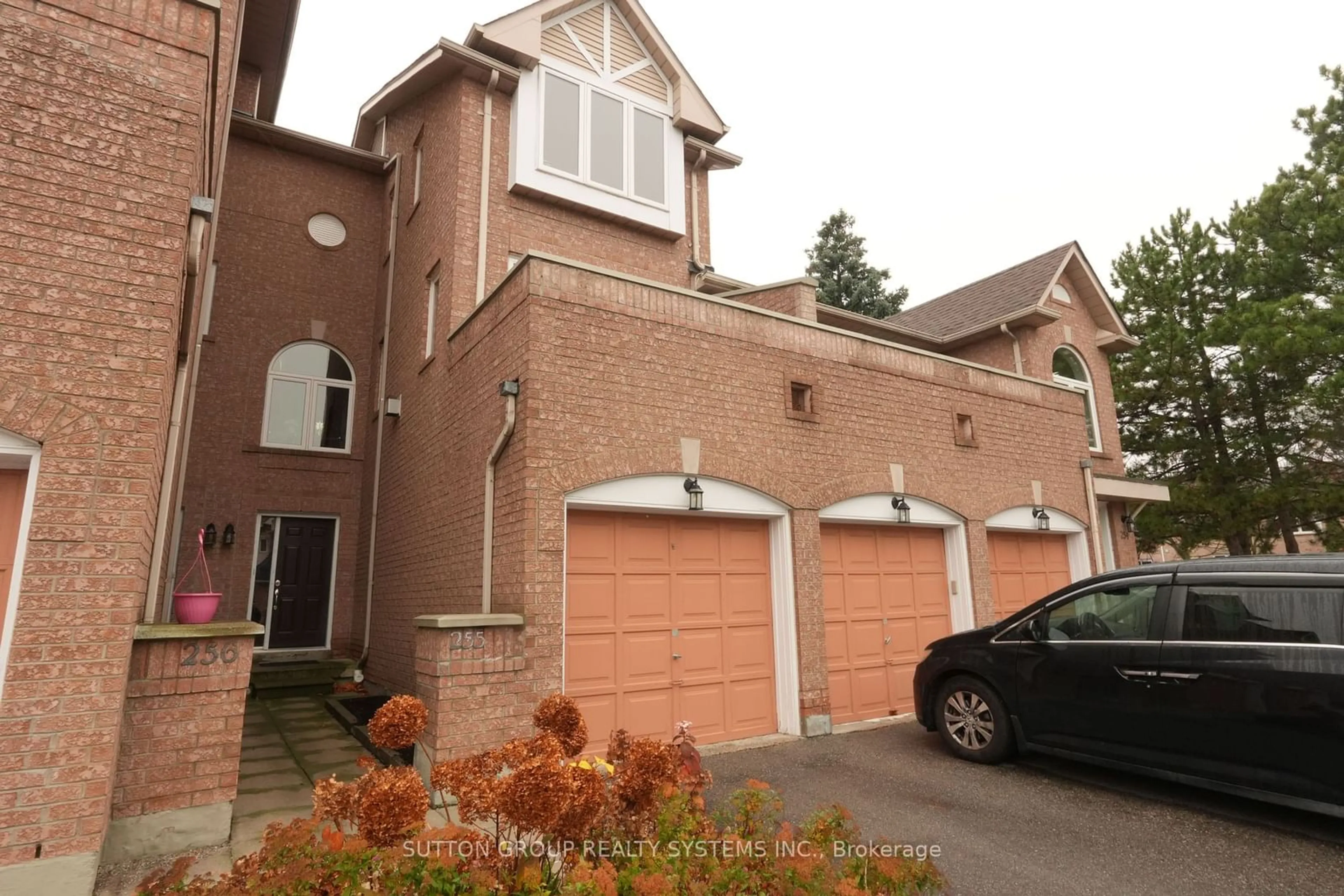 A pic from exterior of the house or condo, the street view for 60 Barondale Dr #255, Mississauga Ontario L4Z 3N8