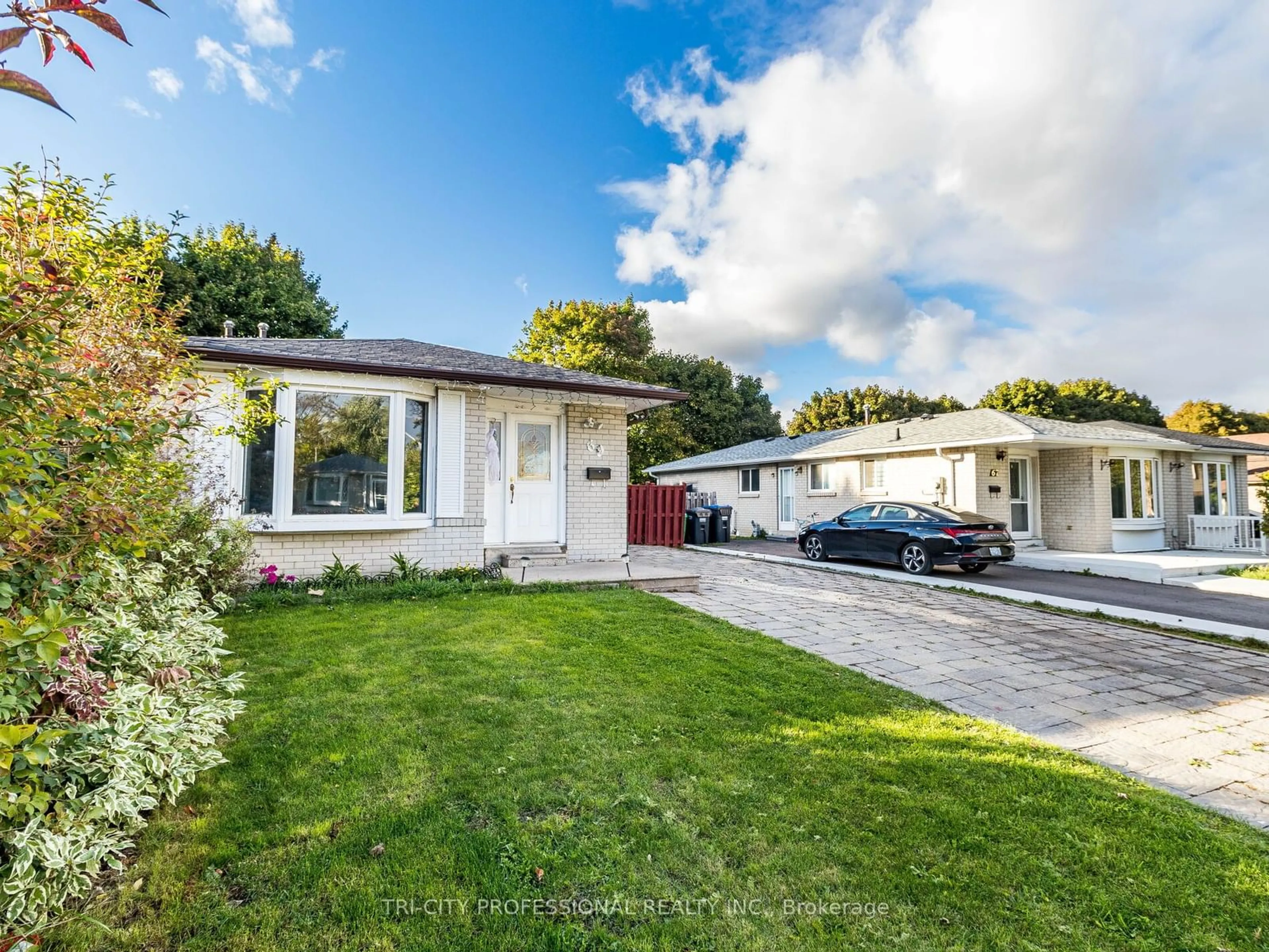 Frontside or backside of a home, the street view for 69 Greenwood Cres, Brampton Ontario L6S 1T2