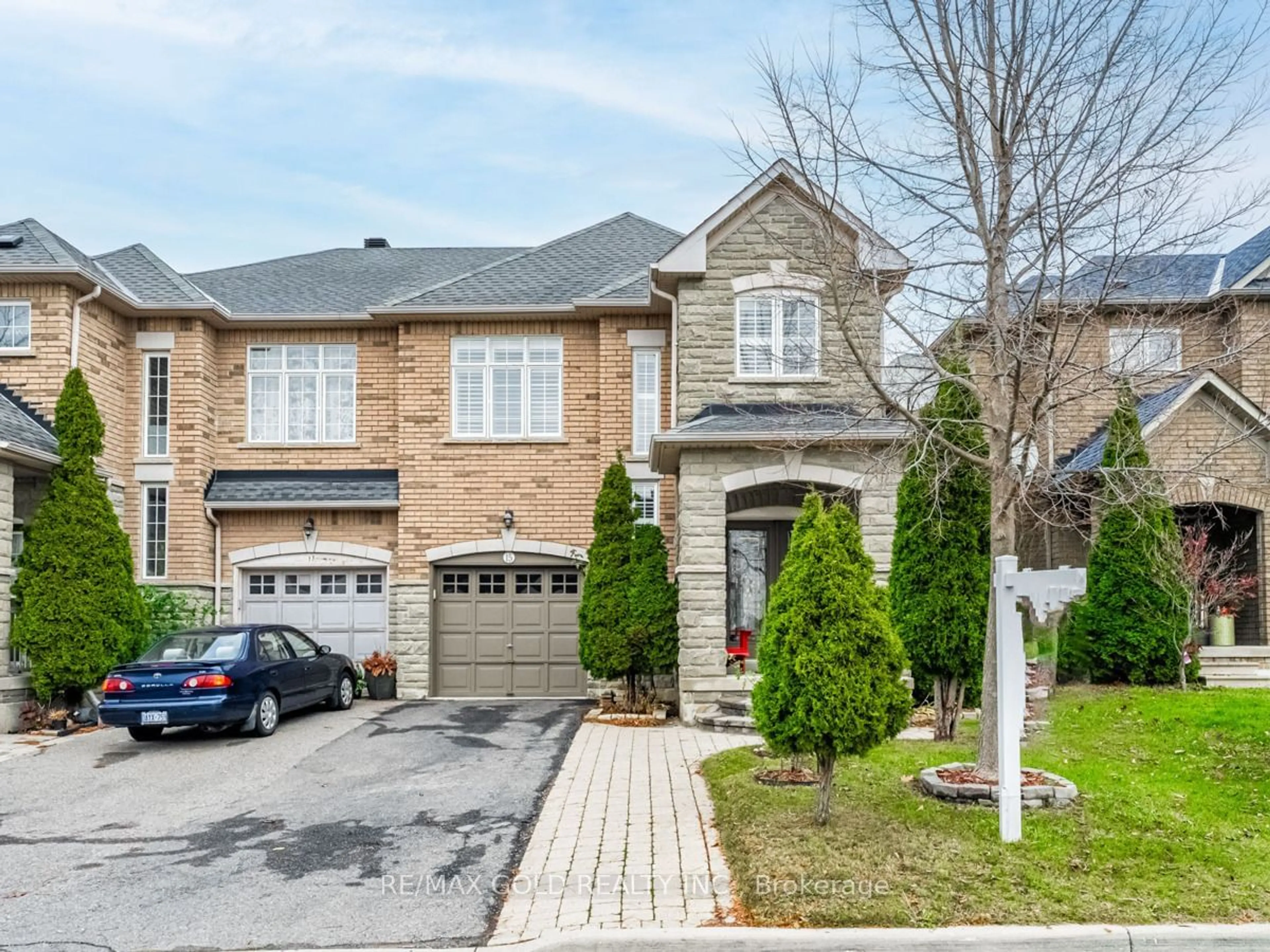 Home with brick exterior material for 15 Royal Vista Rd, Brampton Ontario L6Y 0K8