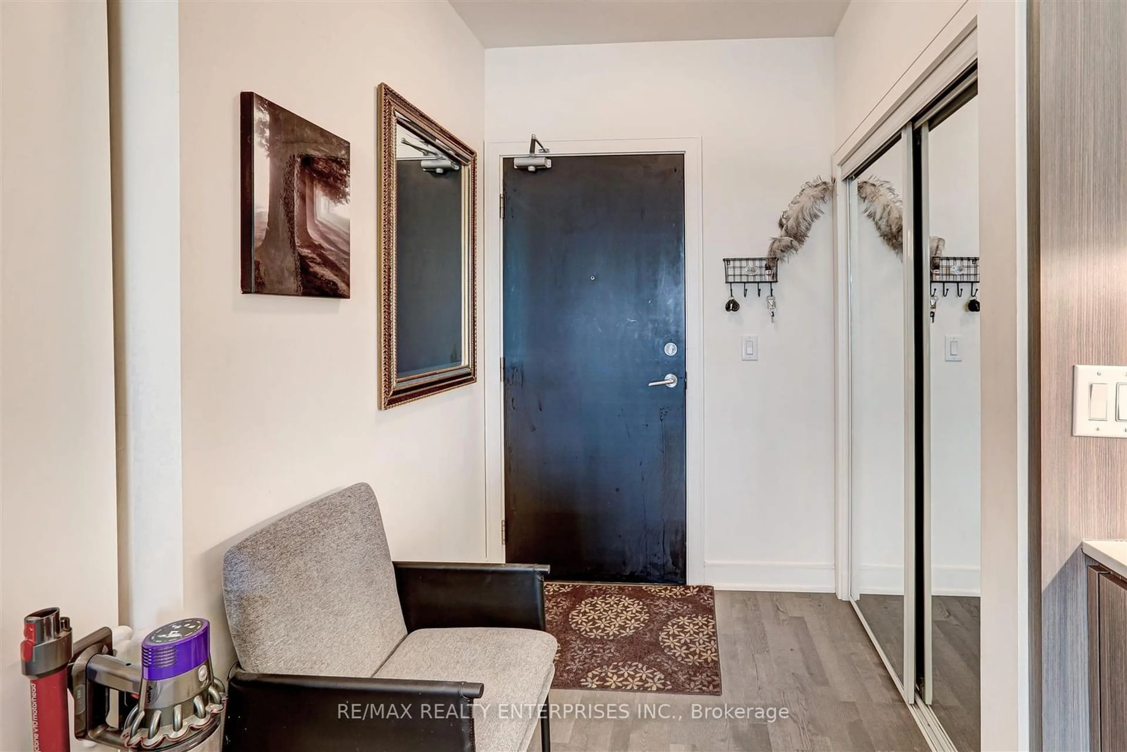 Indoor entryway, unknown floor for 1575 Lakeshore Rd #GR25, Mississauga Ontario L5J 0B1