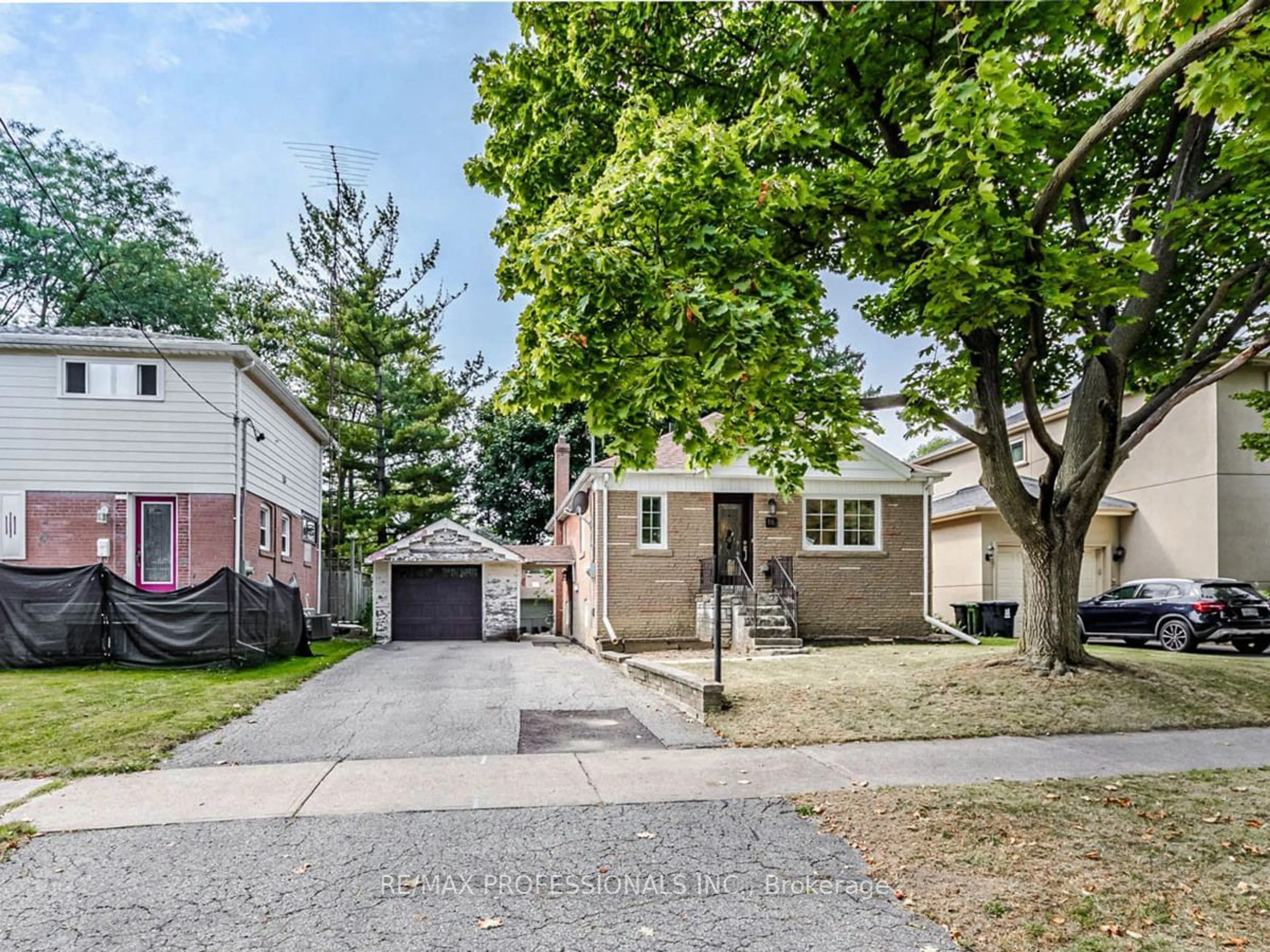 Frontside or backside of a home, the street view for 16 Lockerbie Ave, Toronto Ontario M9N 3A1