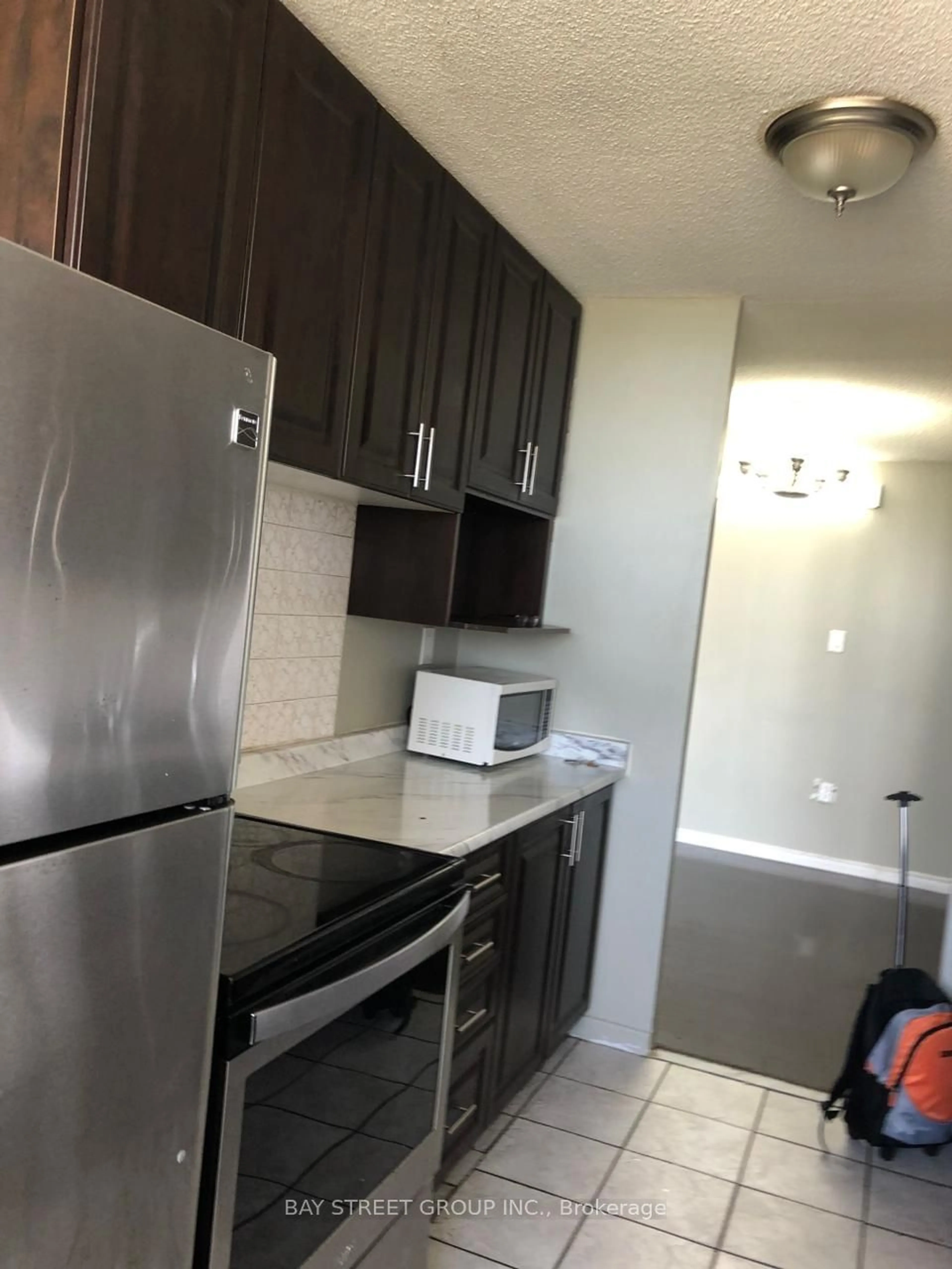 Standard kitchen for 17 Knightsbridge Rd #1803, Brampton Ontario L6T 3X9