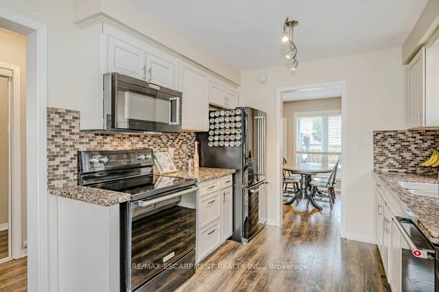 Additional property image - 633 Amelia Cres