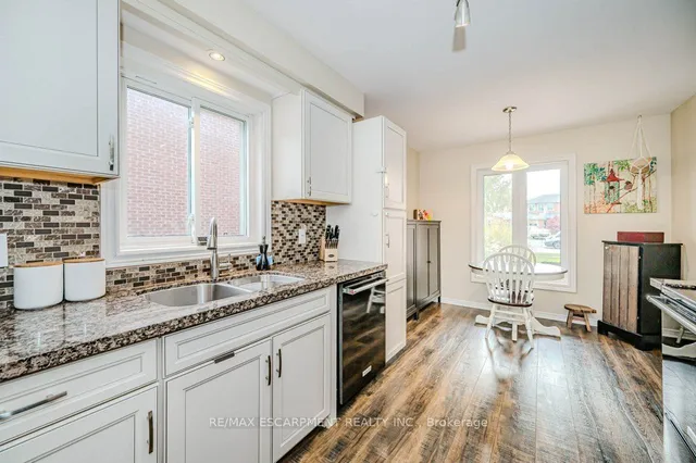 Additional property image - 633 Amelia Cres