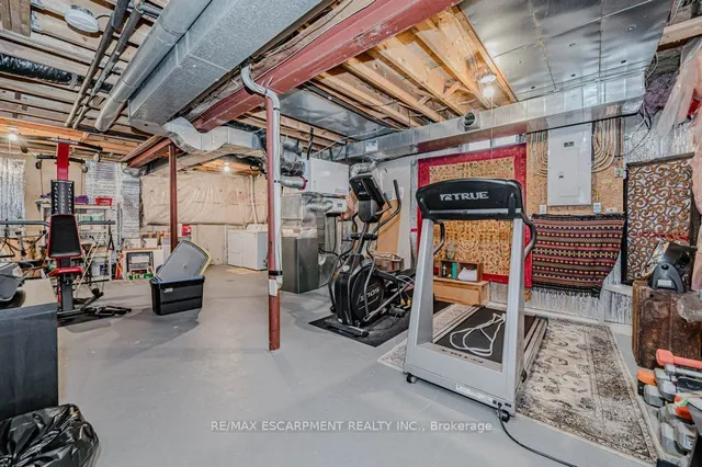 Additional property image - 633 Amelia Cres