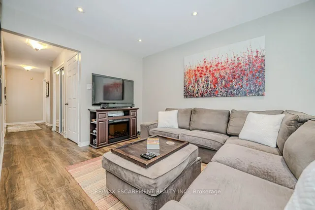 Additional property image - 633 Amelia Cres