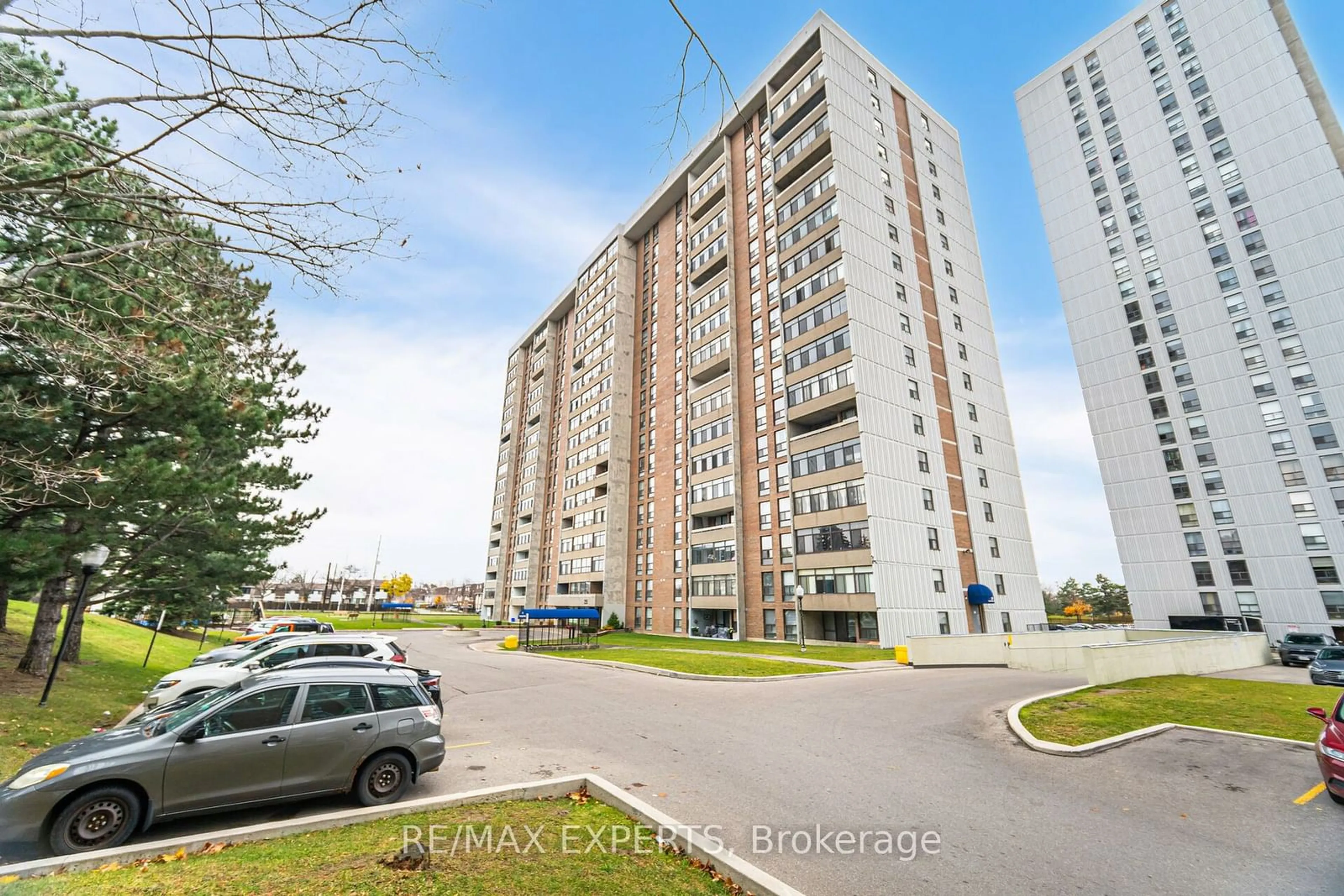 A pic from exterior of the house or condo, the front or back of building for 25 Kensington Rd #1407, Brampton Ontario L6T 3W8